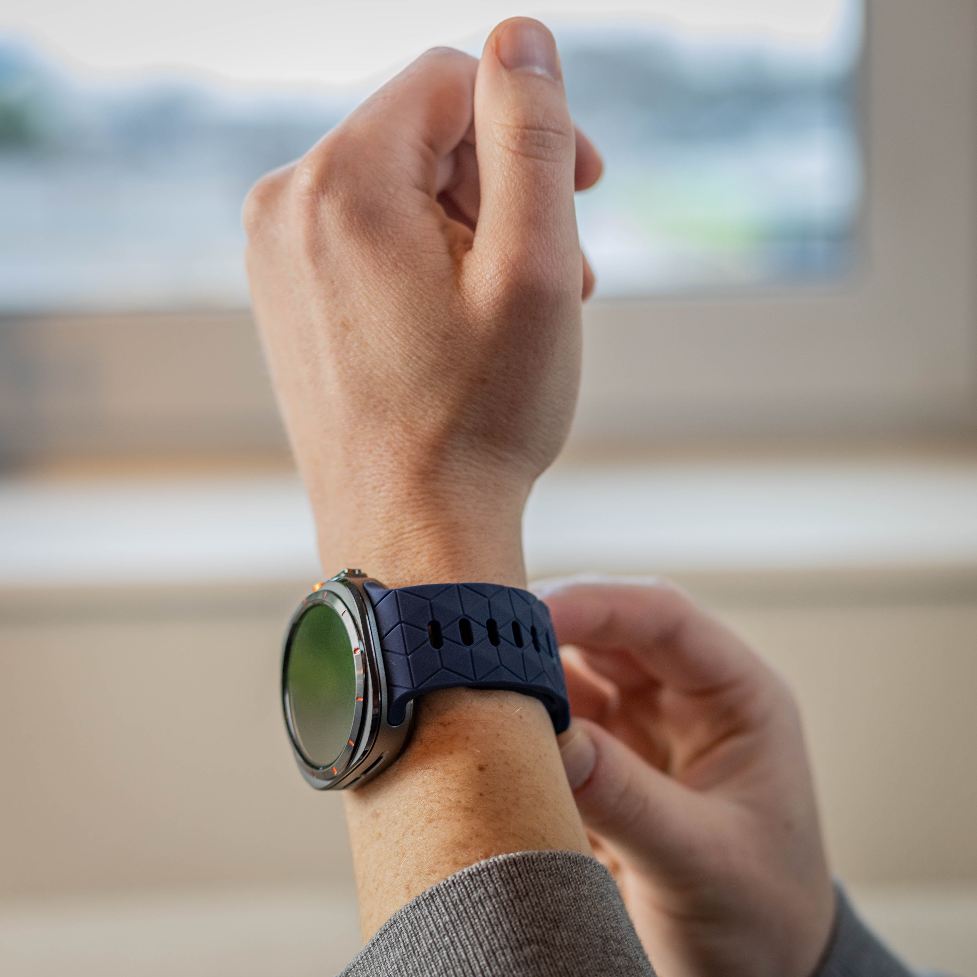 Bracelet silicone 'Hexagone' Samsung Galaxy Watch Ultra 2 (bleu foncé)
