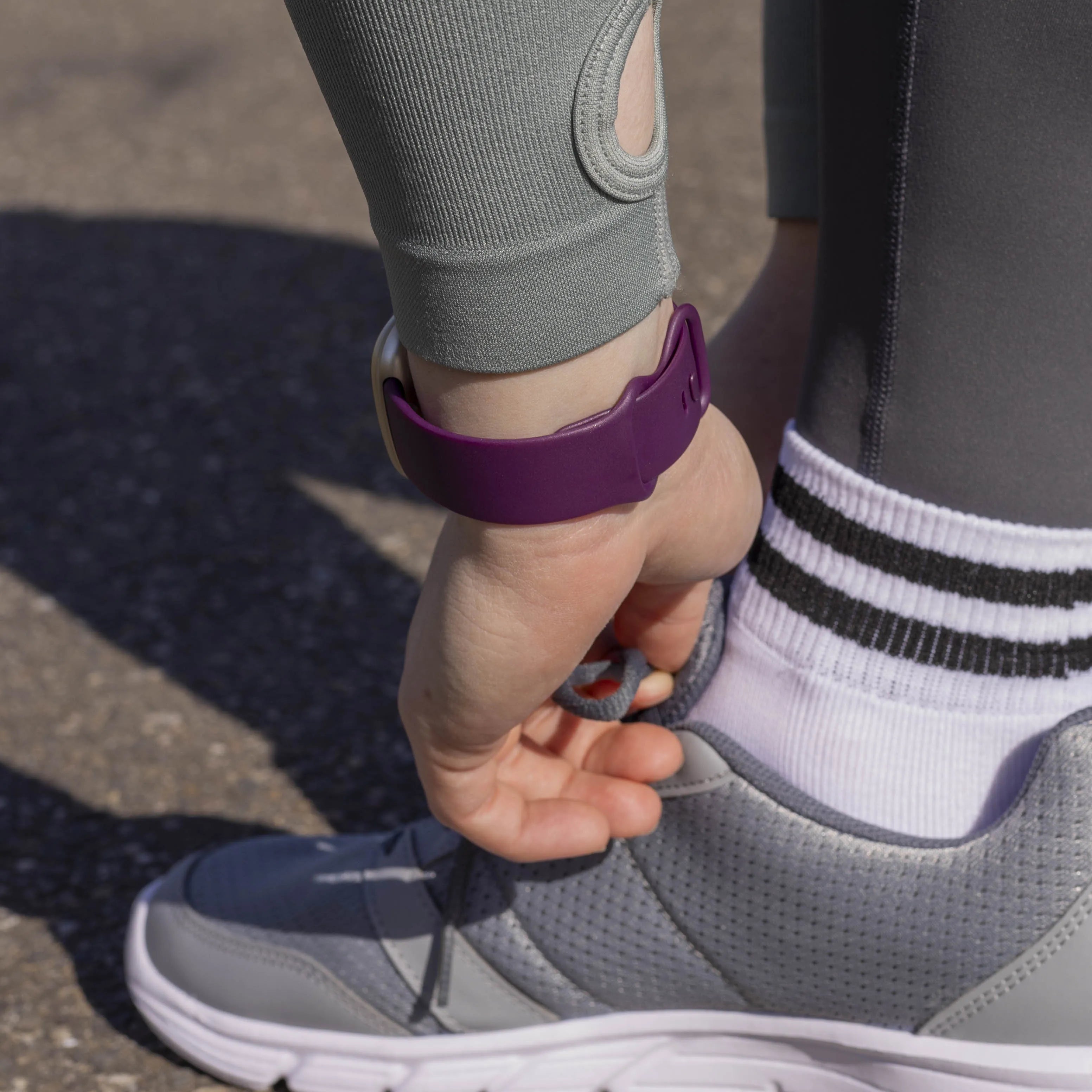 Bracelet silicone classique Fitbit Versa 4 (violet foncé)