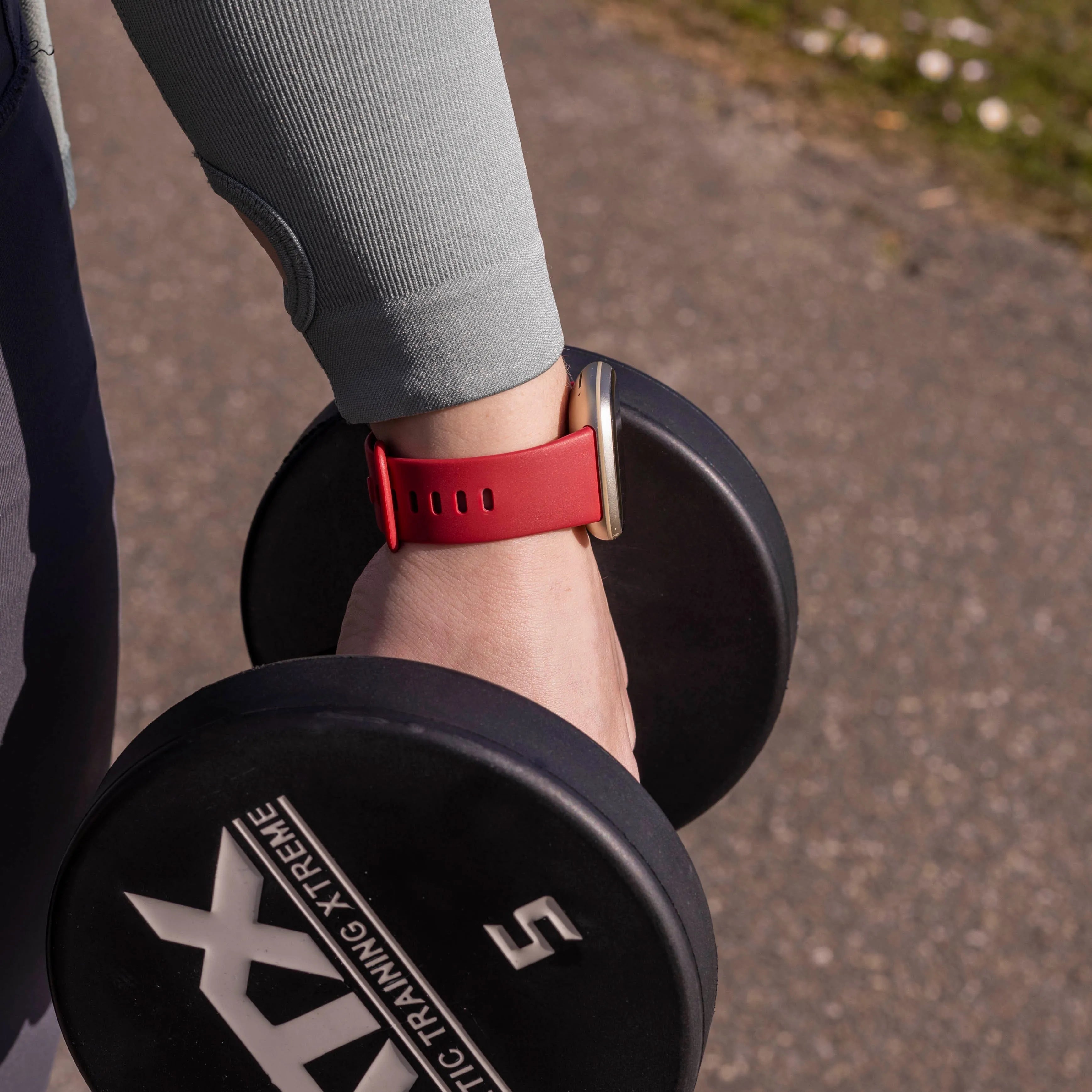 Bracelet silicone classique Fitbit Versa 4 (vin rouge)