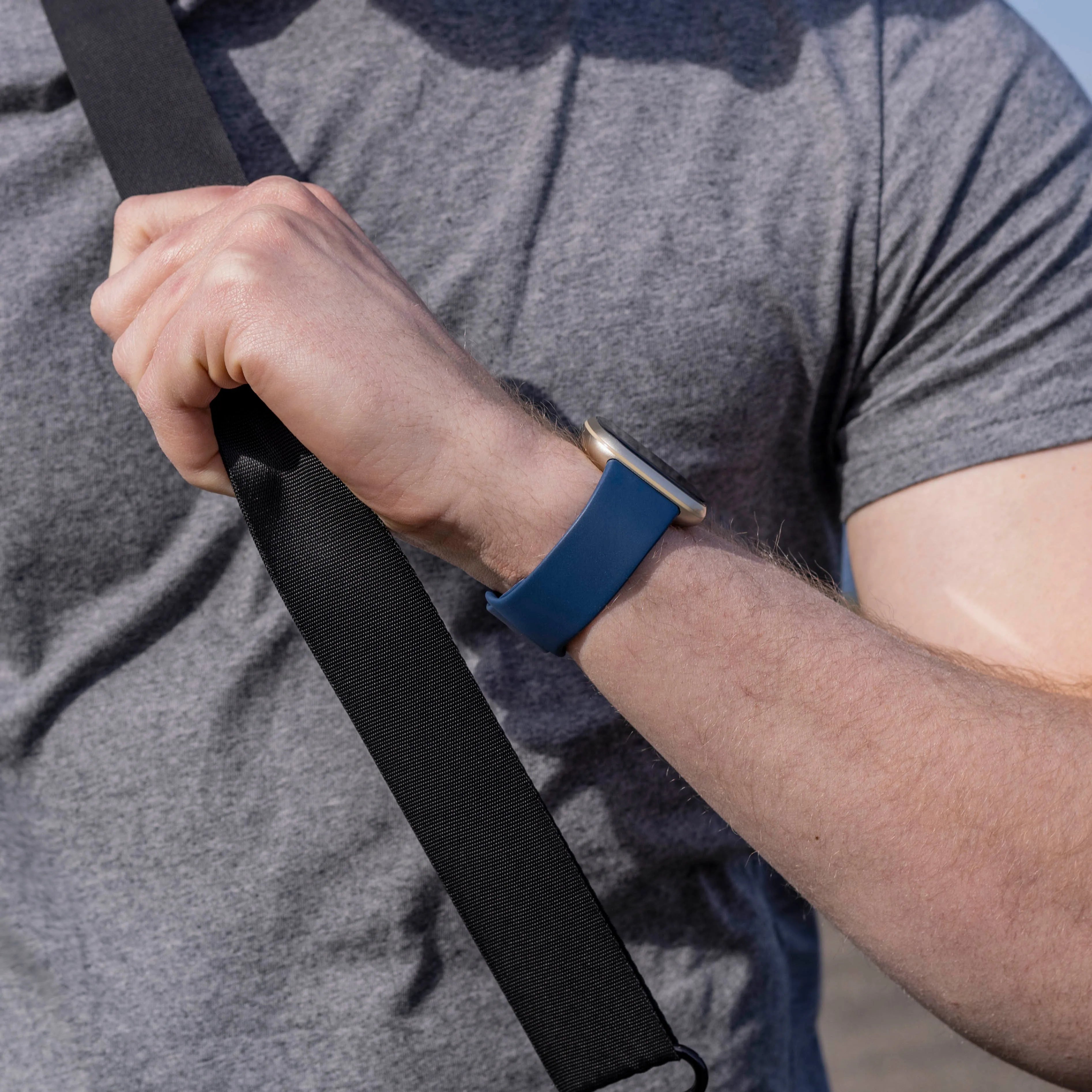Bracelet silicone classique Fitbit Sense (bleu foncé)