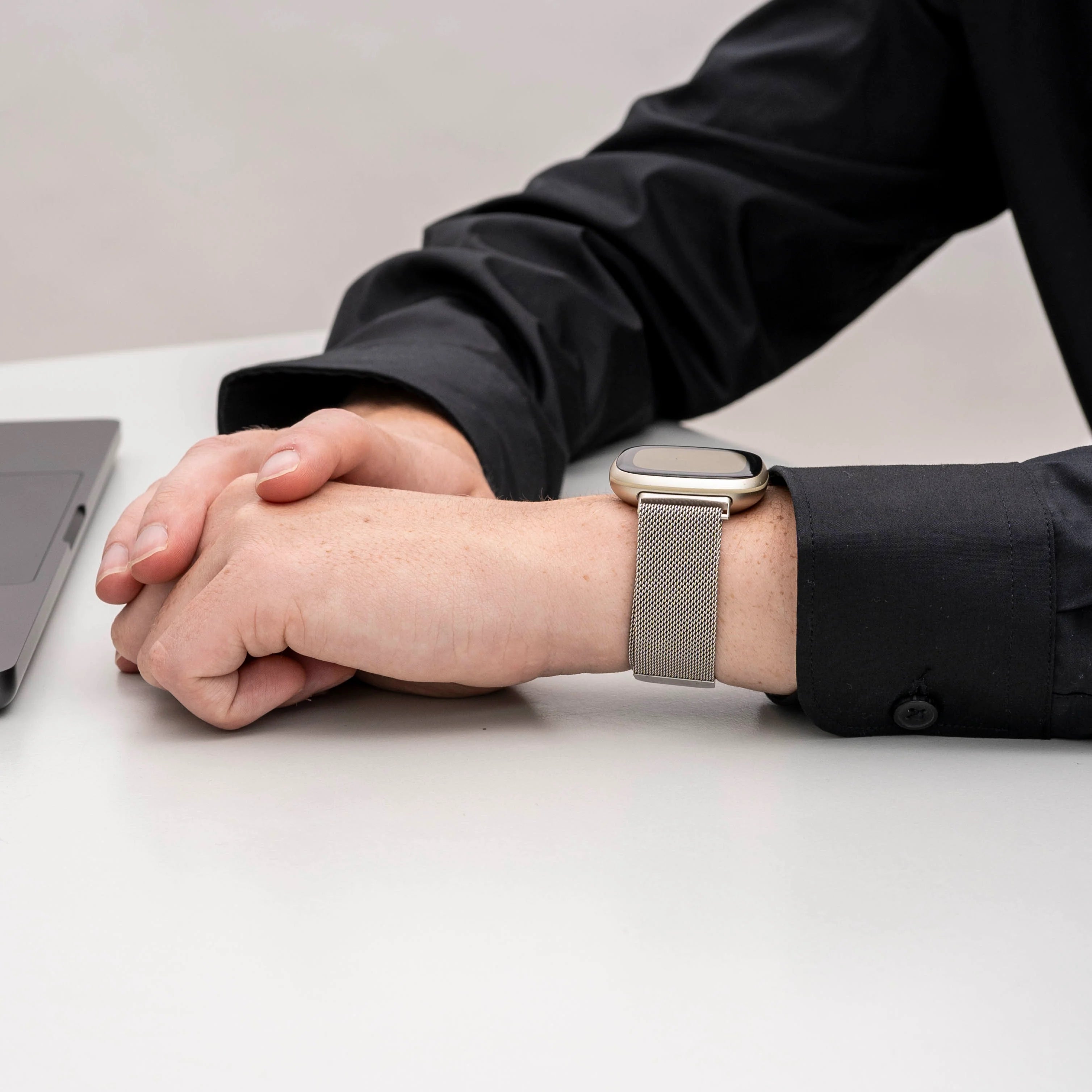 Bracelet Milanaise Fitbit Versa 4 (lumière stellaire)