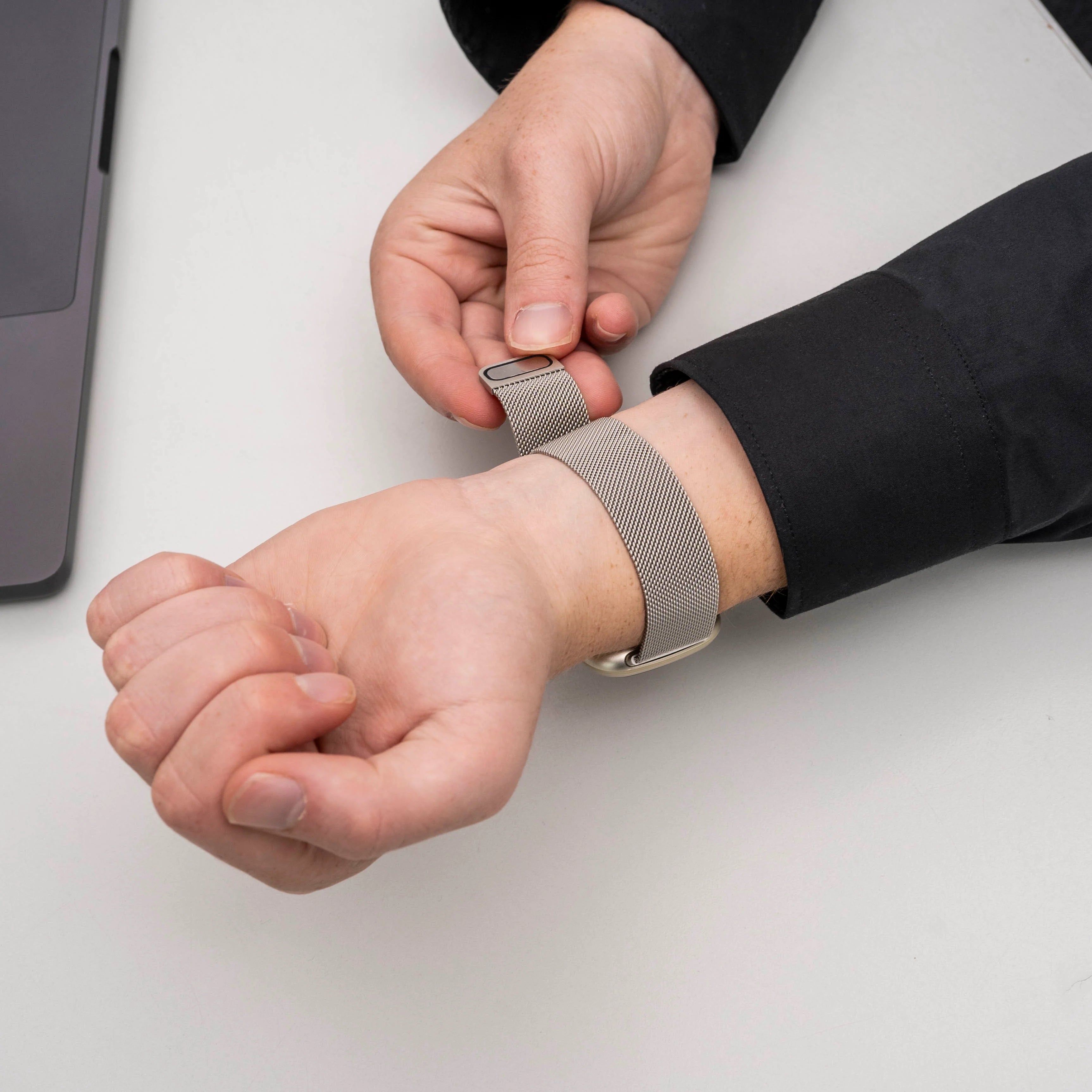 Bracelet Milanaise Fitbit Versa 4 (lumière stellaire)