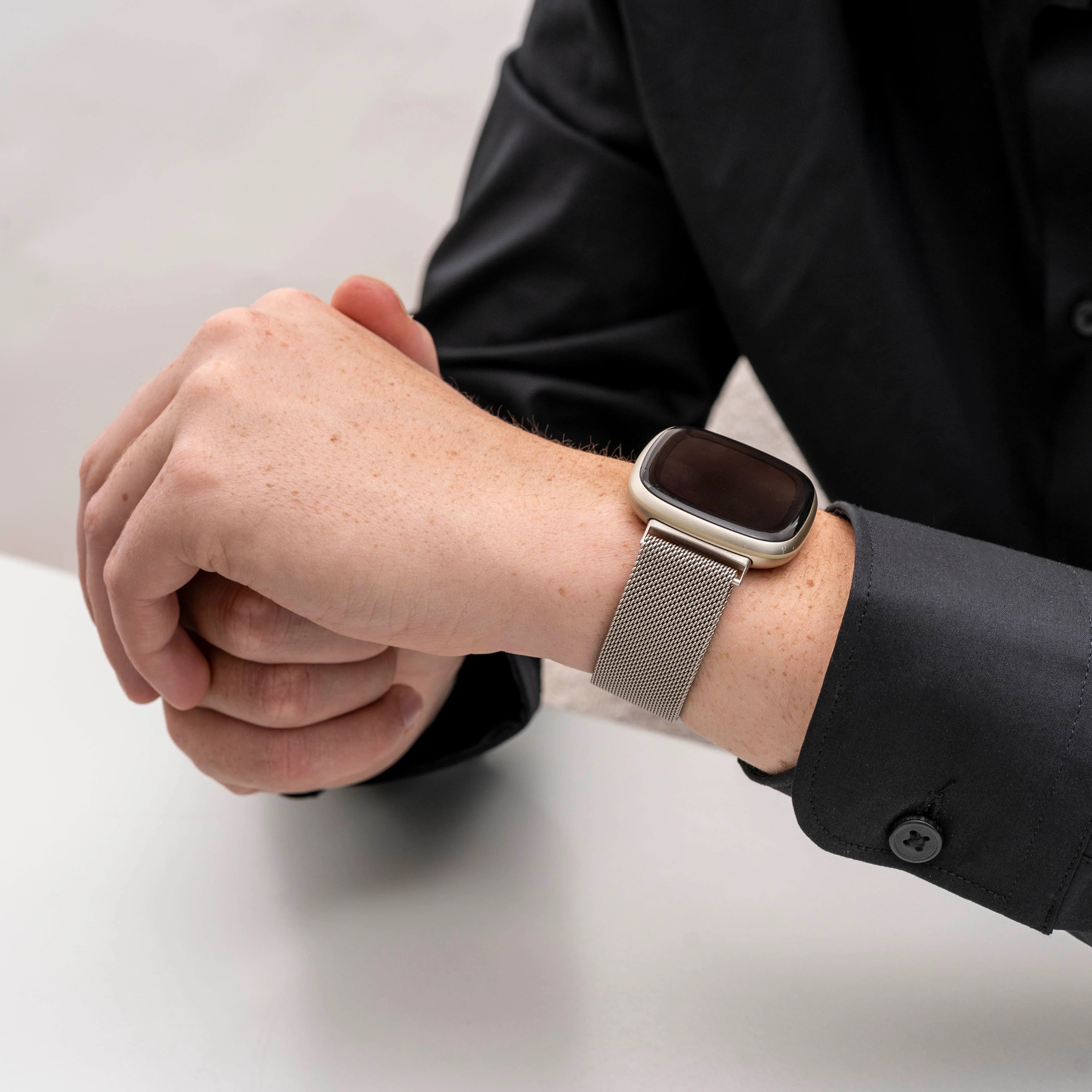 Bracelet Milanaise Fitbit Versa 4 (lumière stellaire)