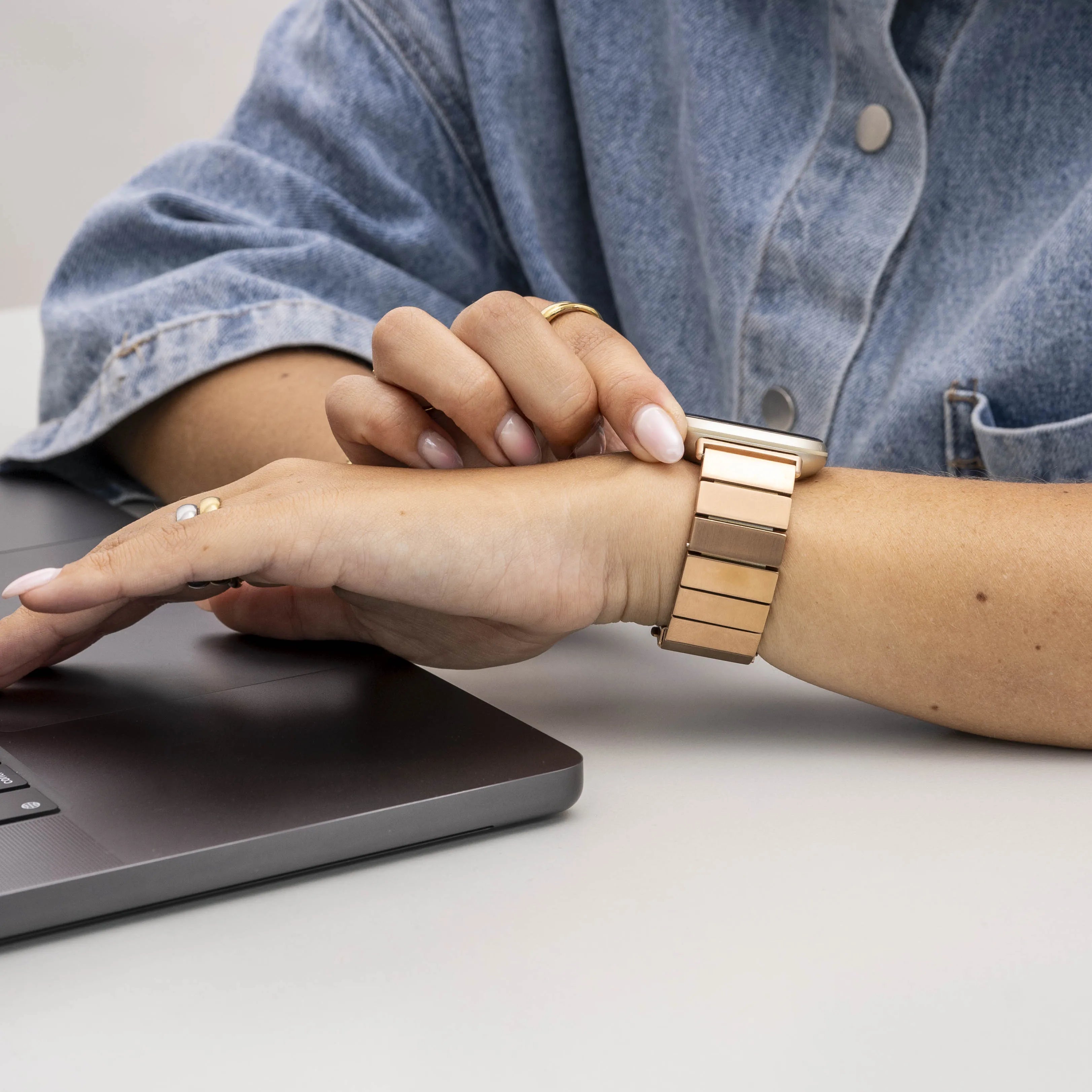 Bracelet métal Fitbit Sense (or rose)