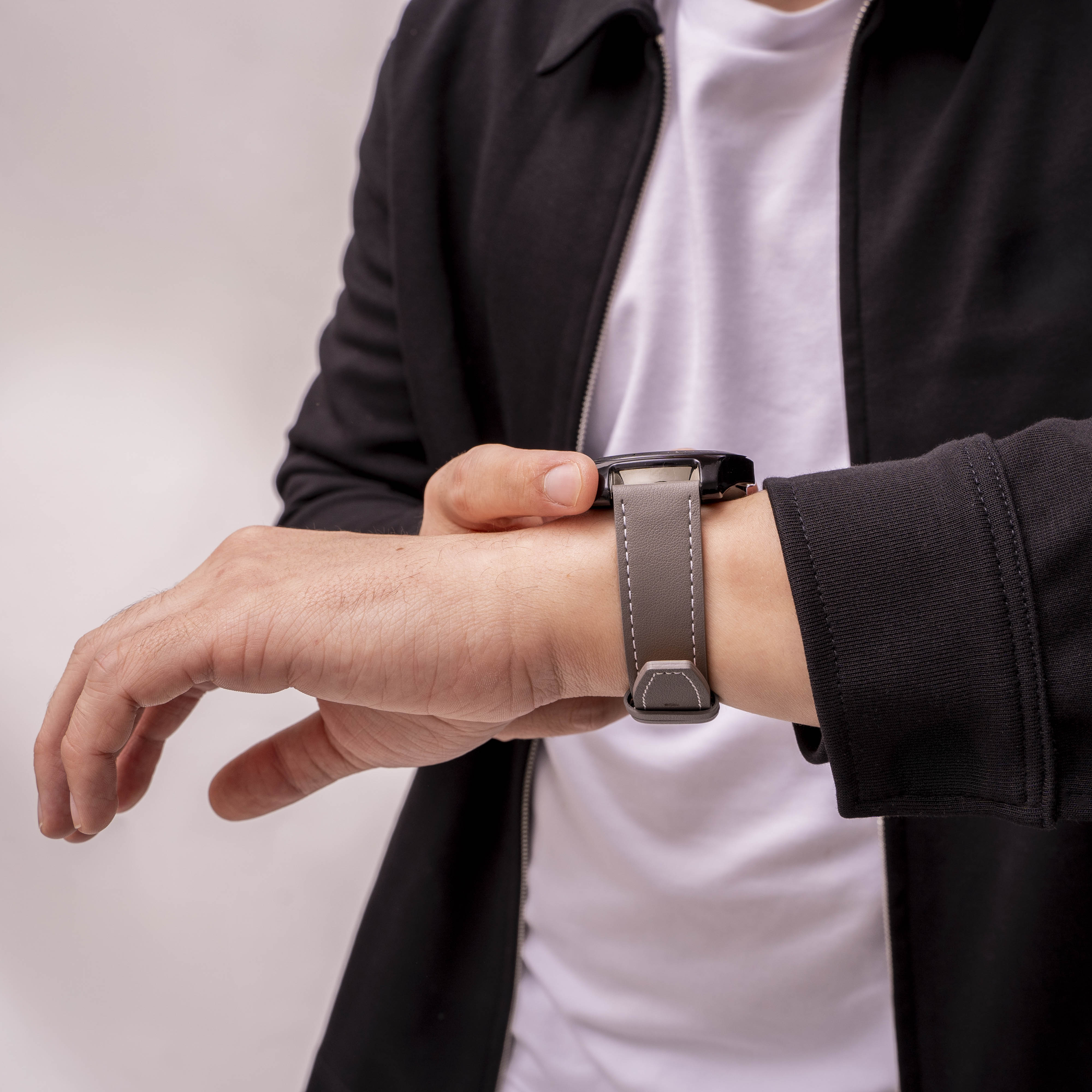 Polar Grit X Pro 'One Push' Leather Strap (Grey)