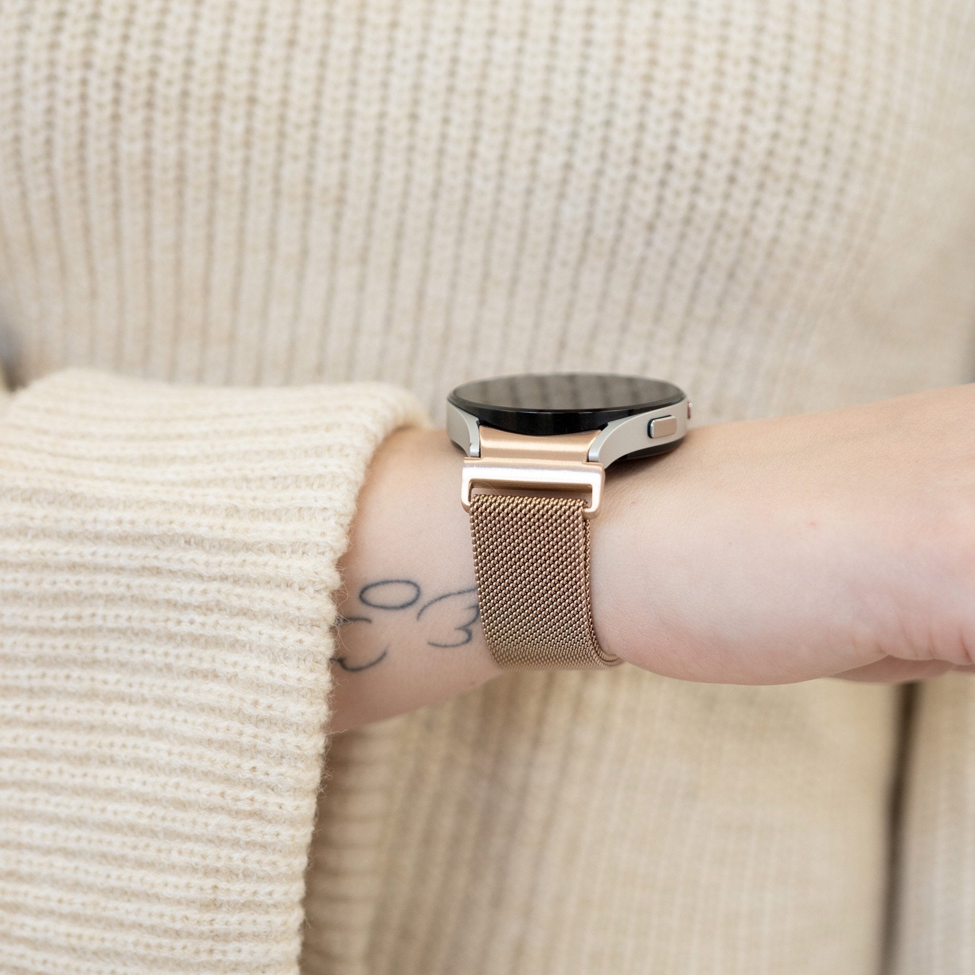 Milanese Strap 'One Push', rose gold, lifestyle photo
