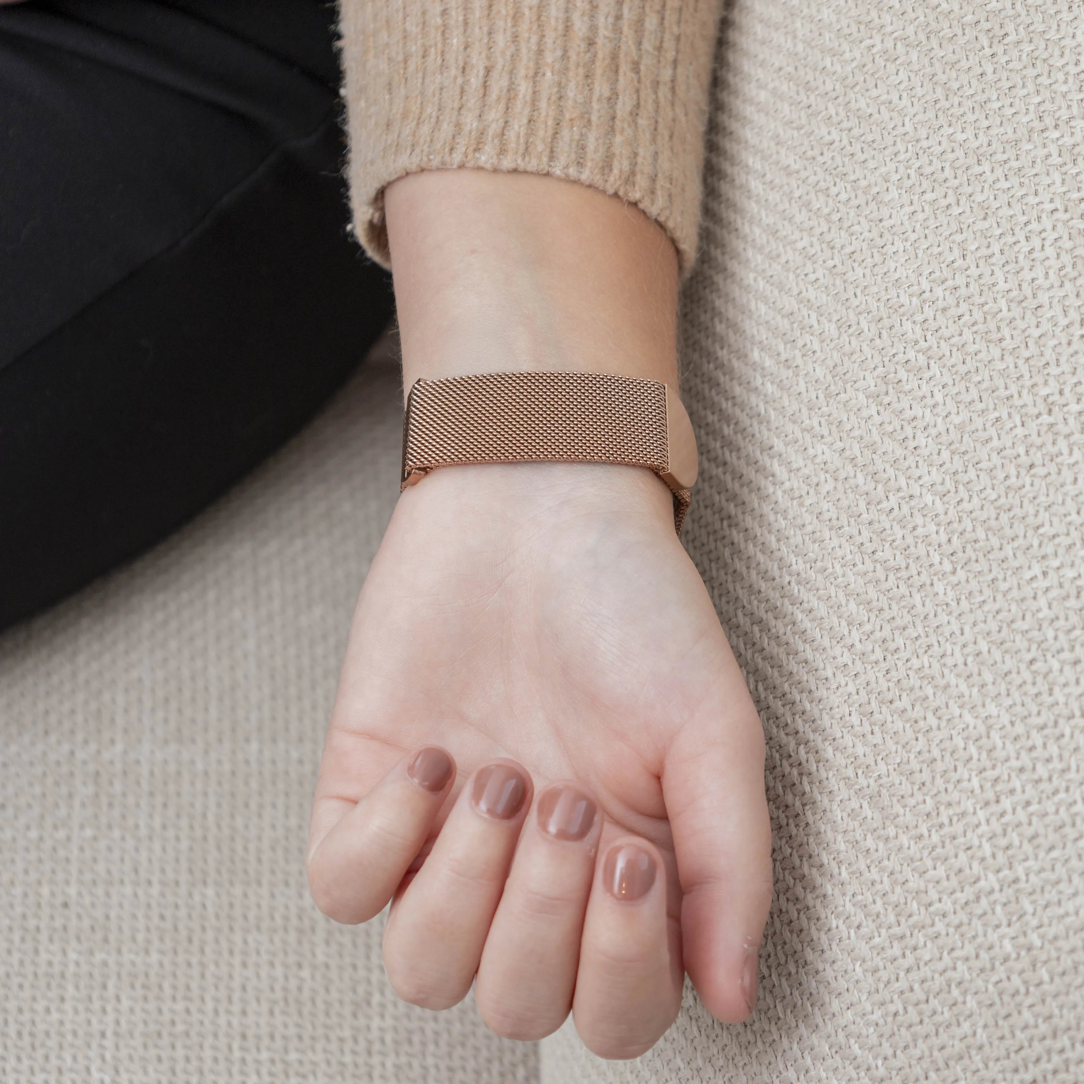Fitbit Versa 4 Milanese Strap (Rose Gold)
