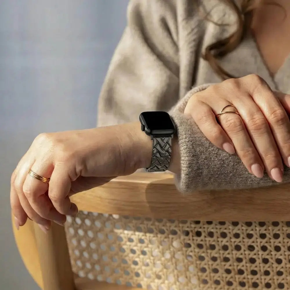 Metal Strap 'V-Type', black, lifestyle photo