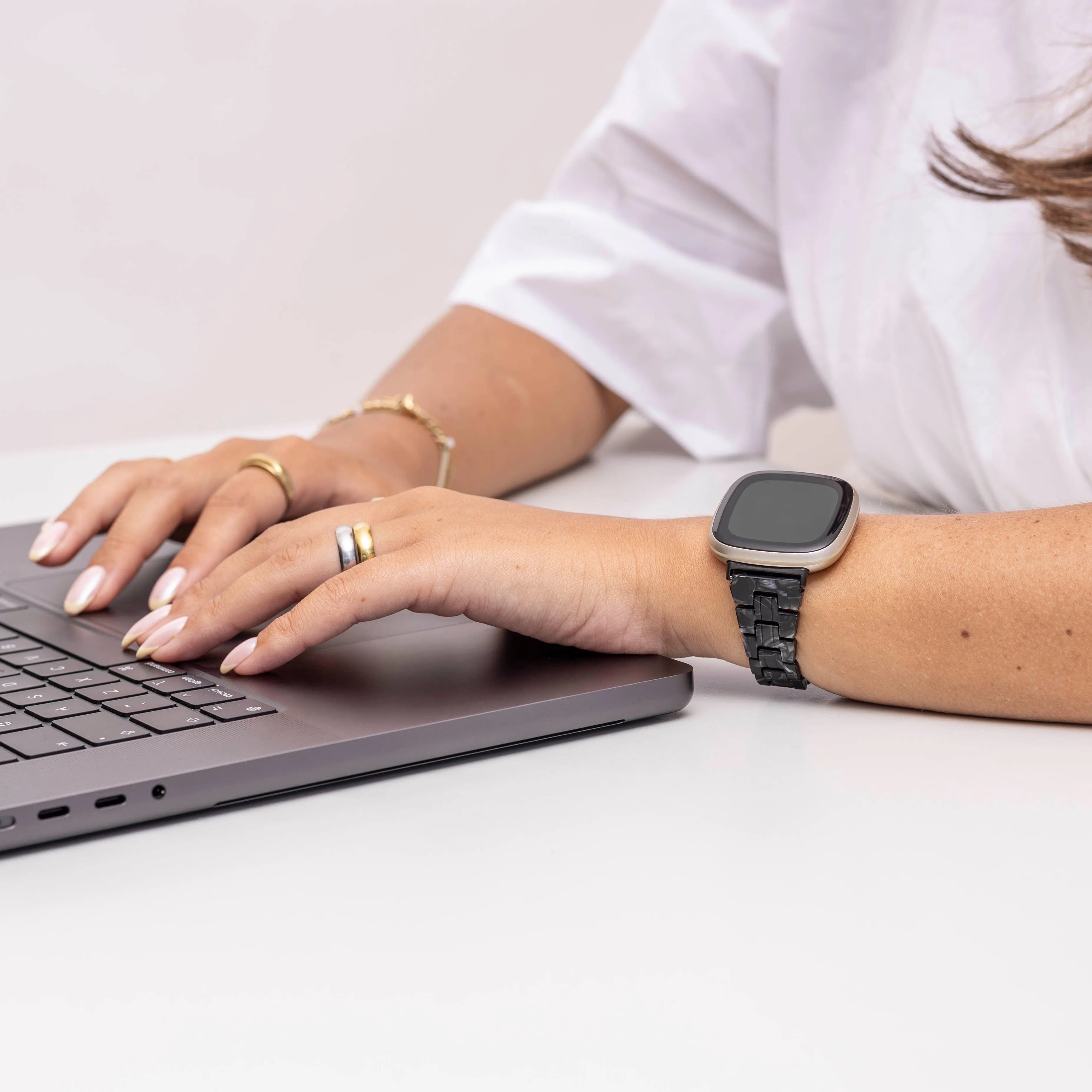 Bracelet résine Fitbit Sense (noir/blanc)