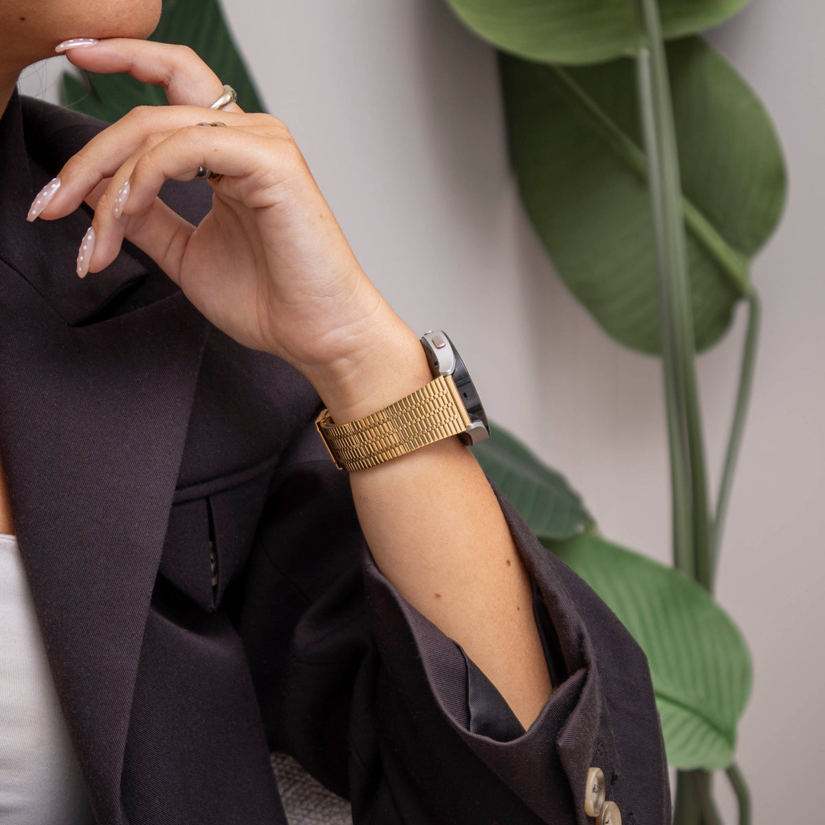 Fine Steel Strap, gold, lifestyle photo