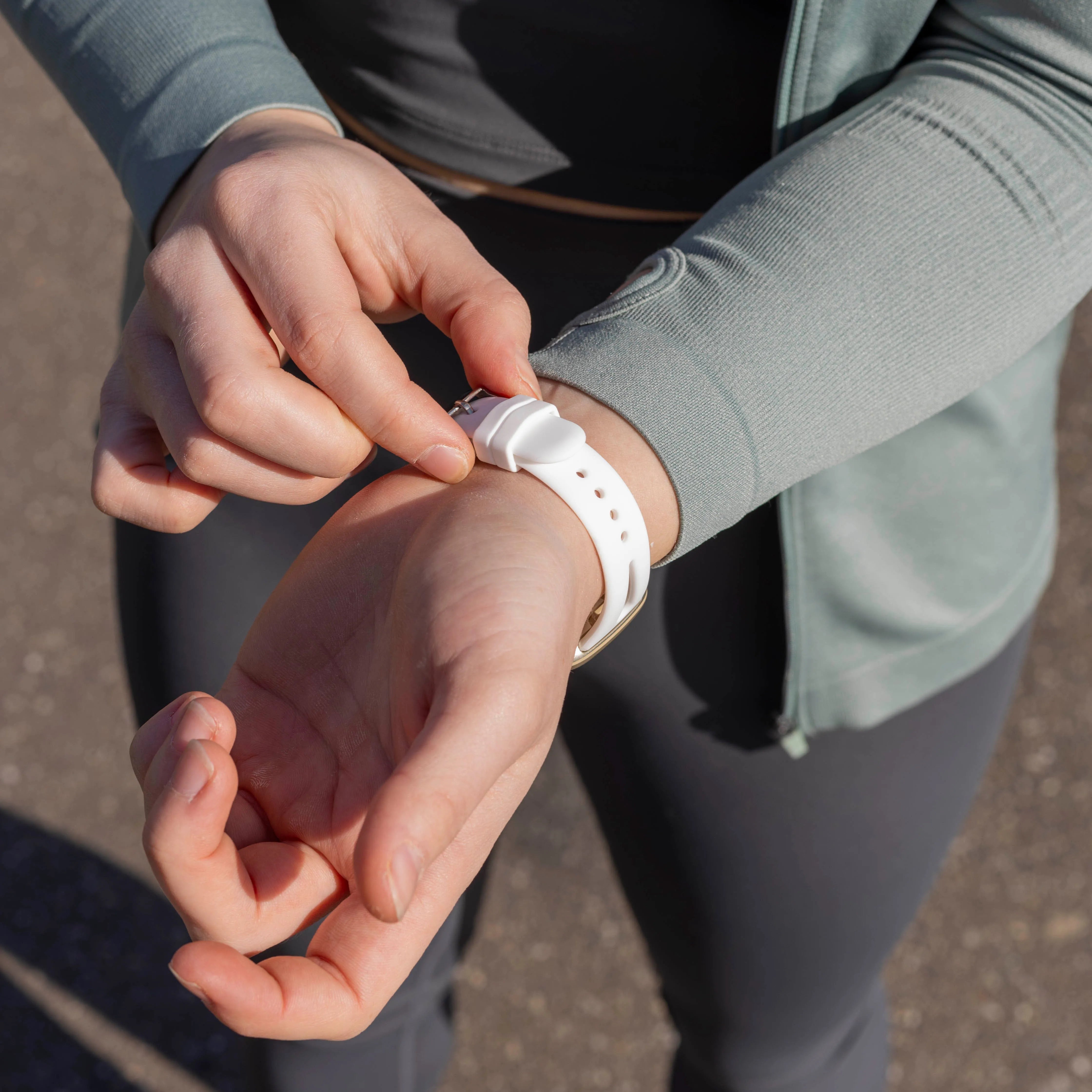 Bracelet silicone de luxe Fitbit Sense (blanc)