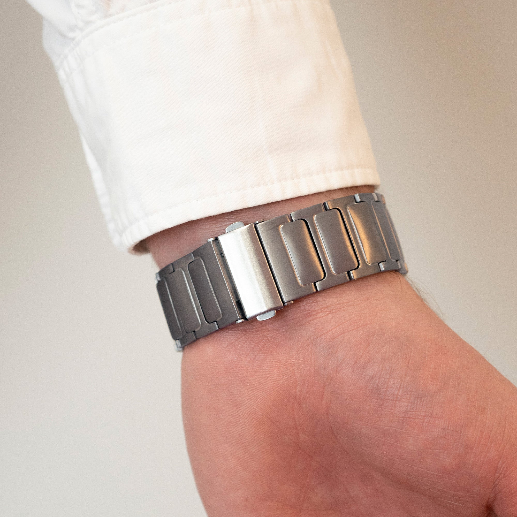 Titanium Strap 'One Push', silver, lifestyle photo