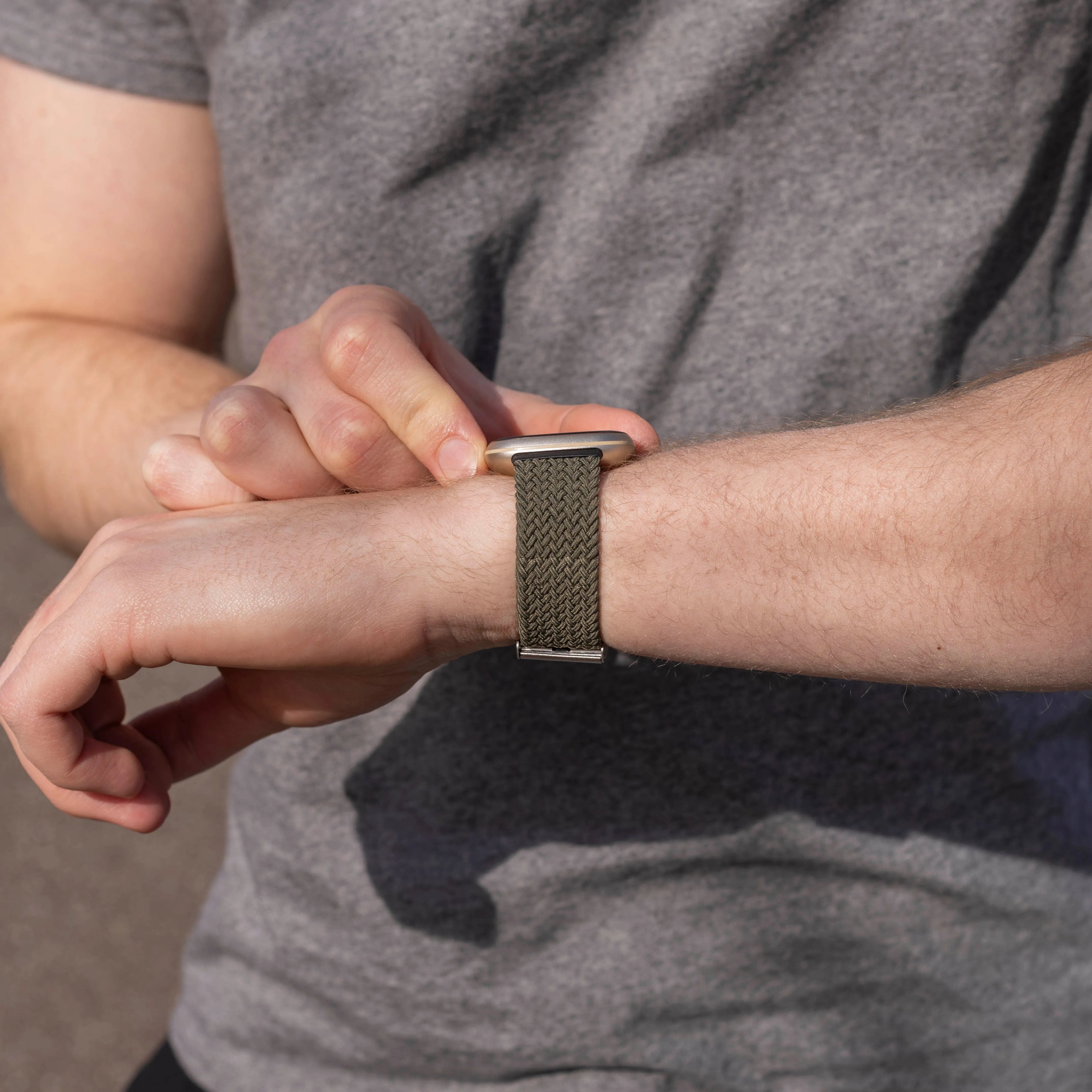 Bracelet tressé réglable Fitbit Versa 3 (vert olive)