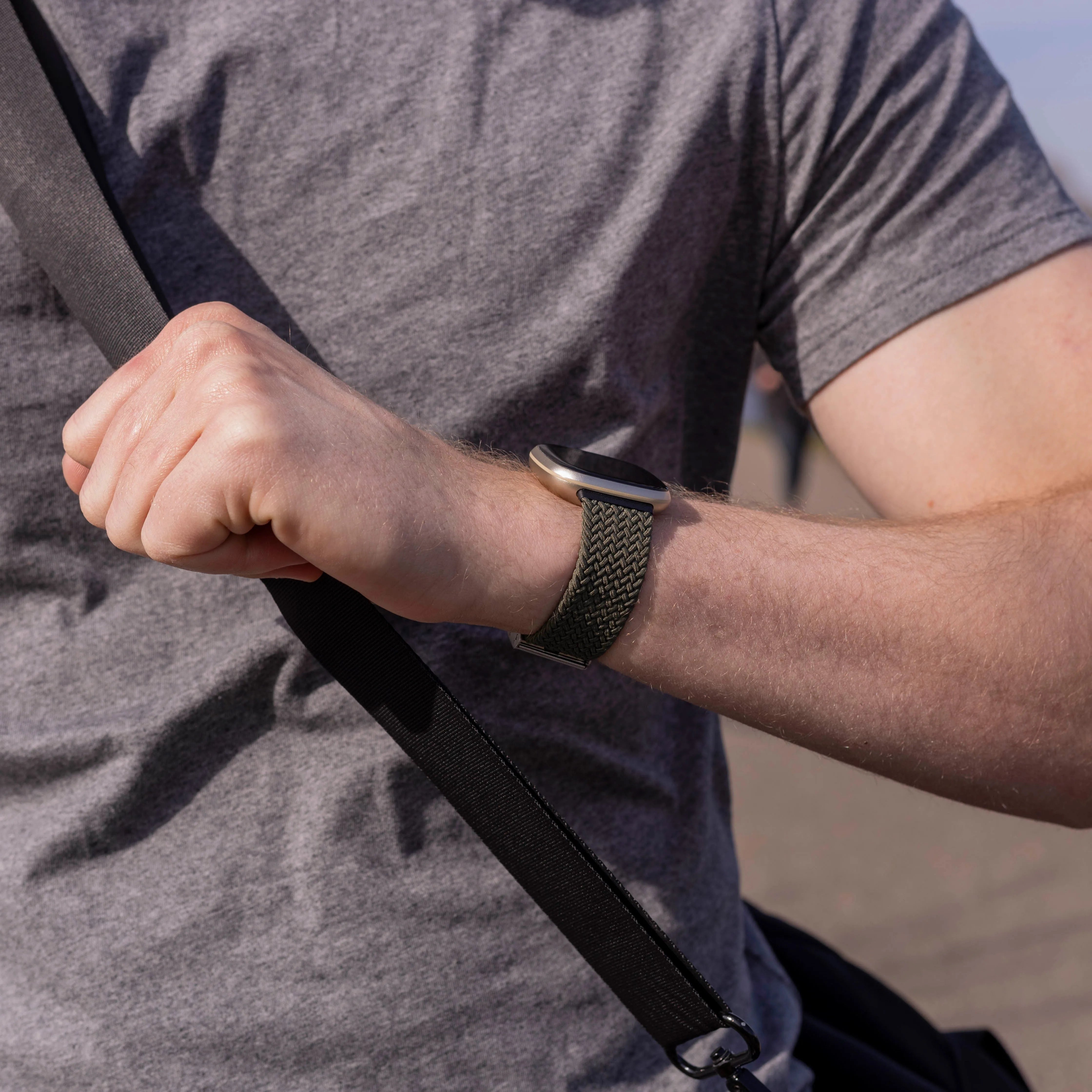 Bracelet tressé réglable Fitbit Versa 3 (vert olive)