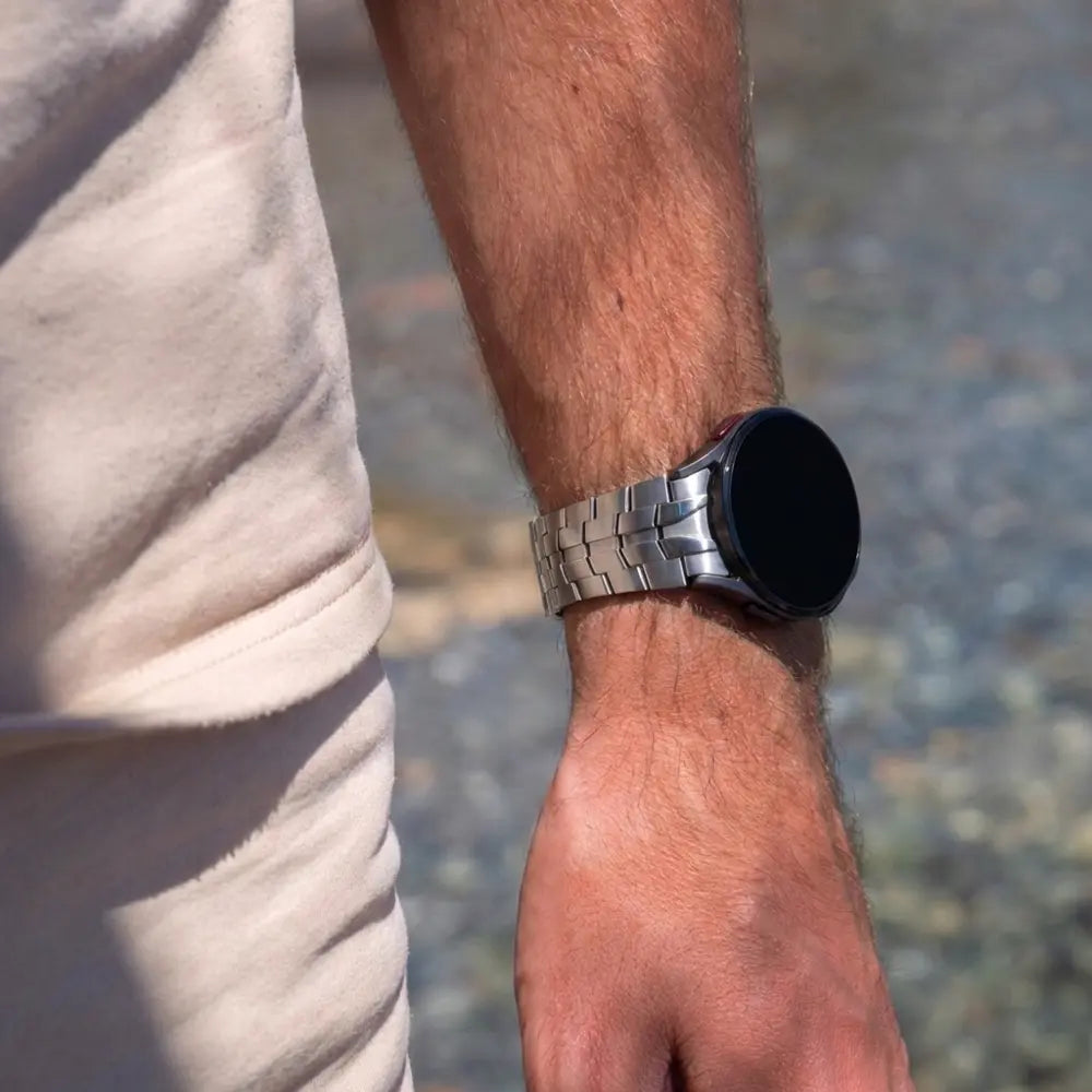 Steel Strap 'Iron', silver, lifestyle photo