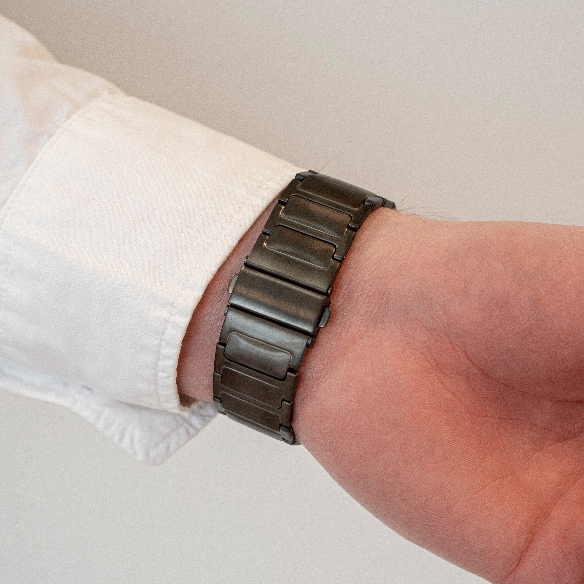 Titanium Strap 'One Push', graphite, lifestyle photo