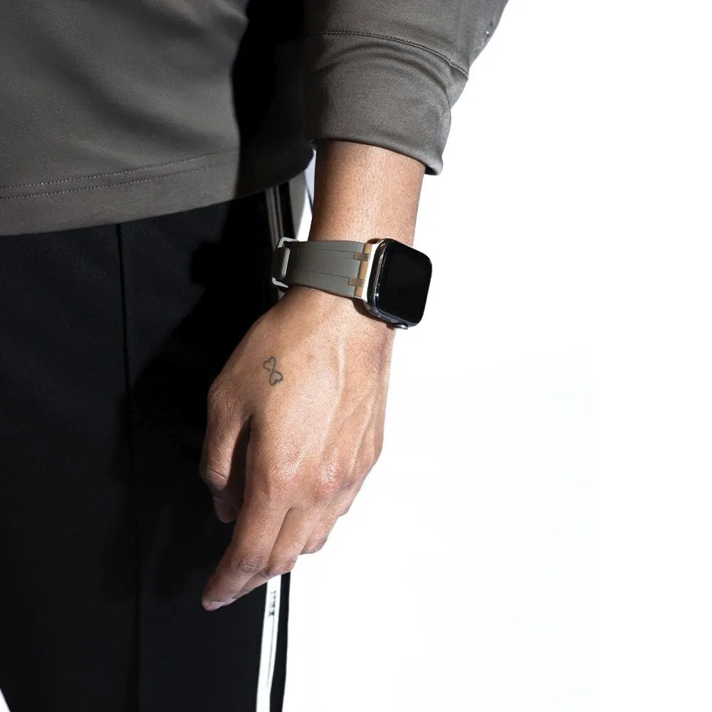 BALR. Bracelet silicone Apple Watch Ultra Liquid (marron/argent)