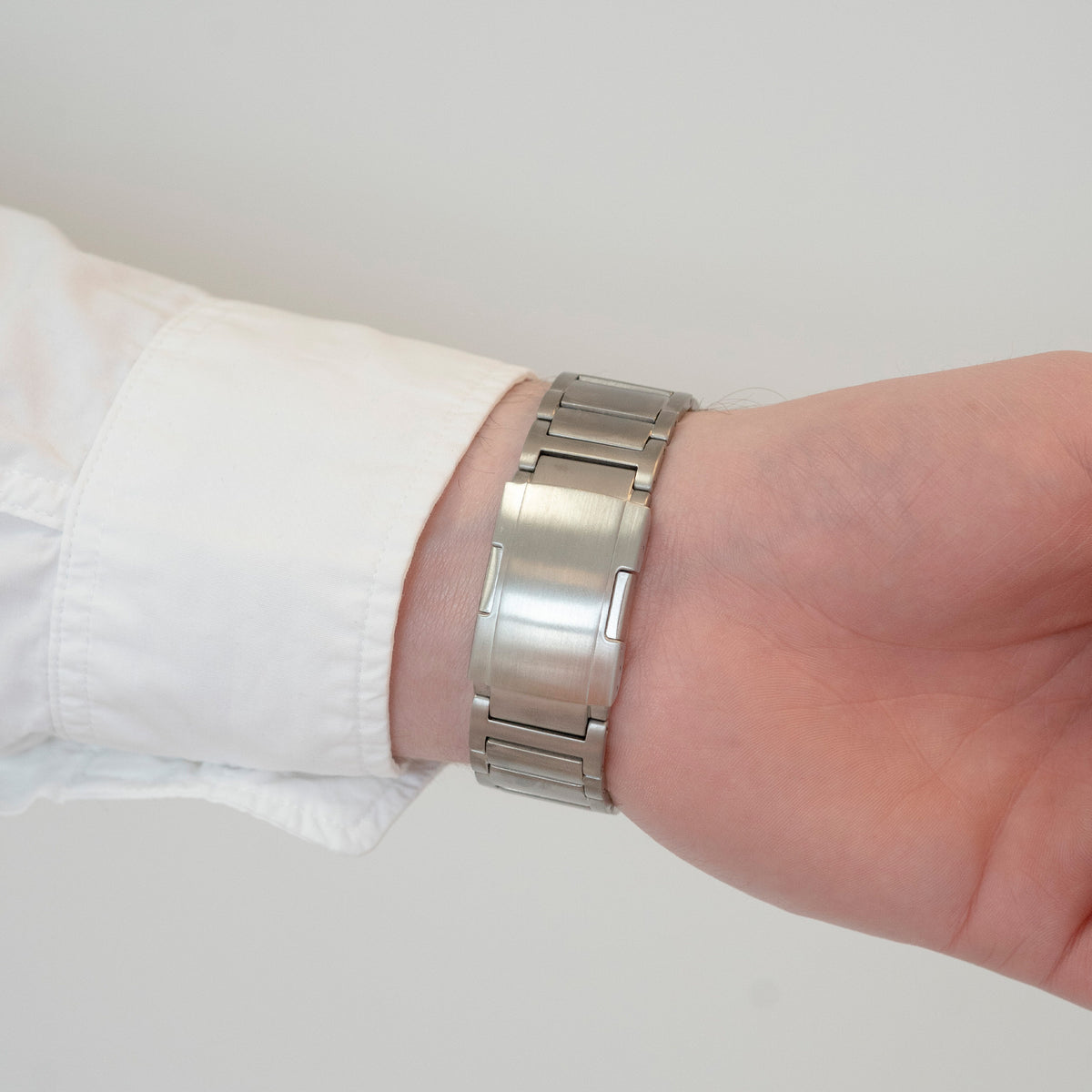Titanium Strap 'One Push', silver, lifestyle photo