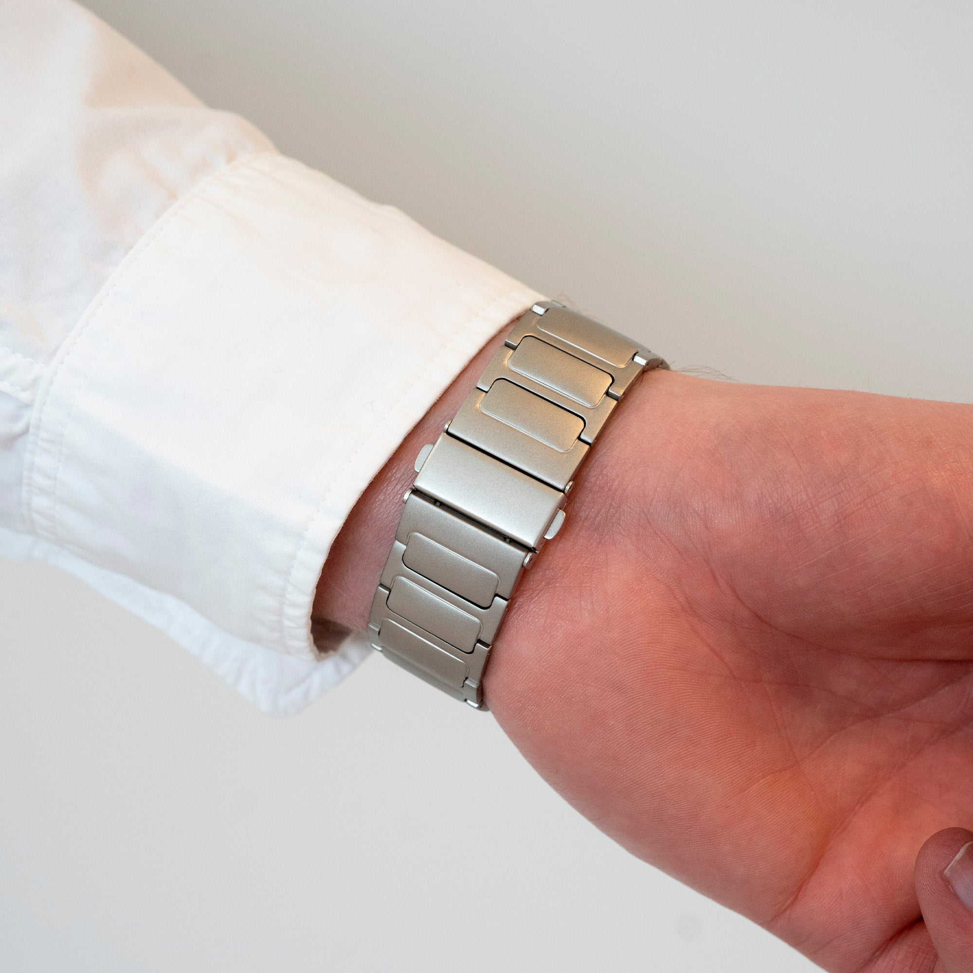 Titanium Strap 'One Push', lifestyle photo