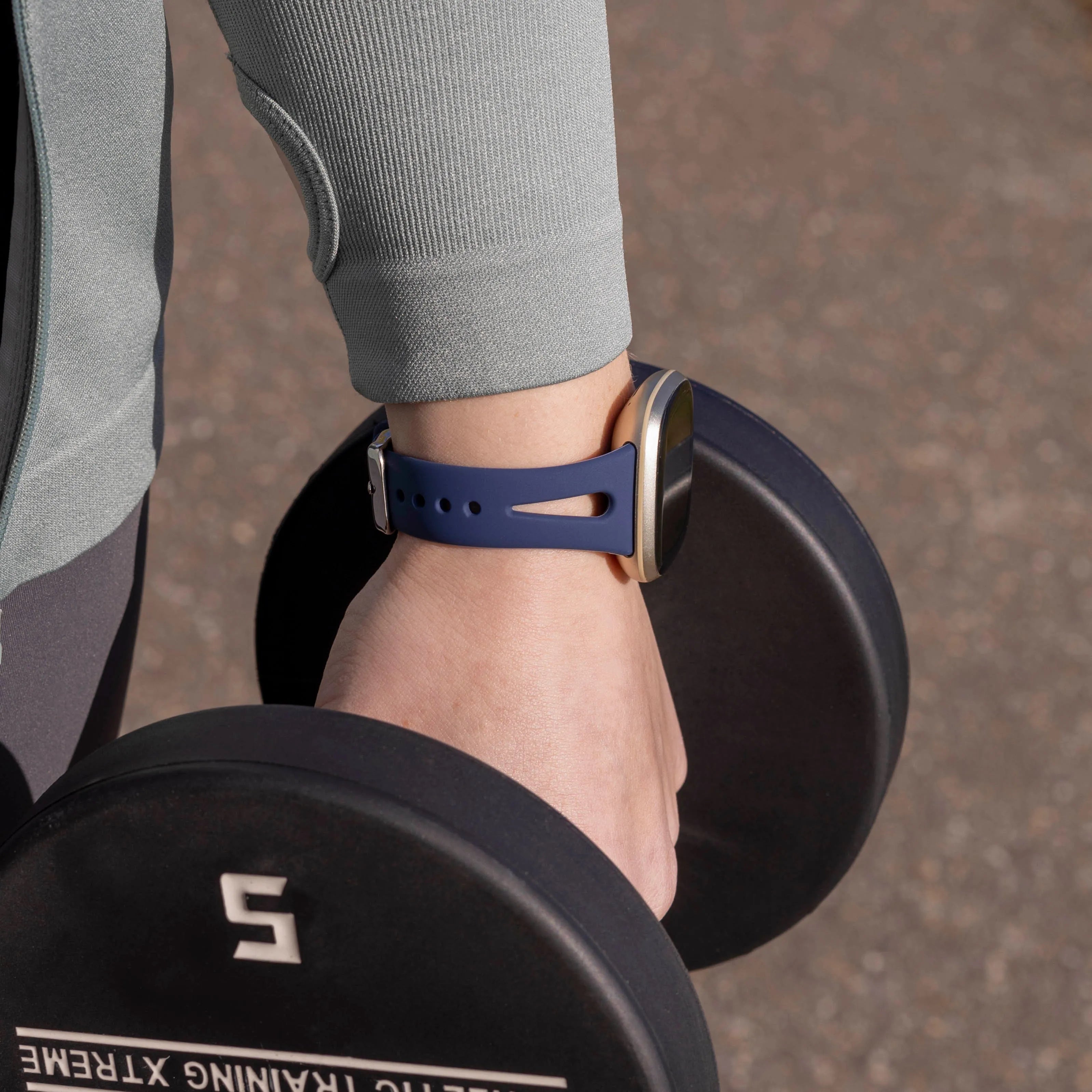 Bracelet silicone de luxe Fitbit Sense (bleu foncé)
