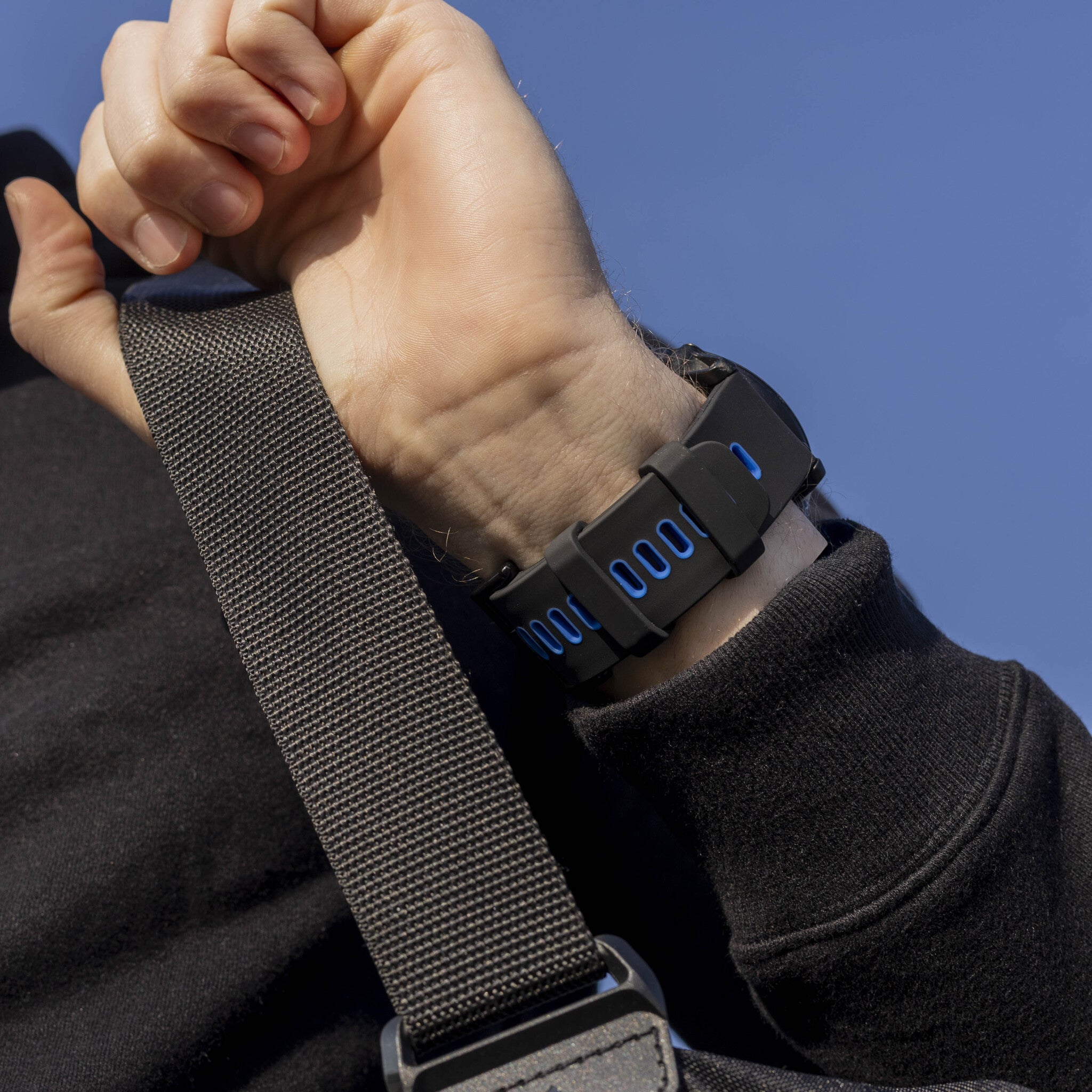 Garmin Descent MK1 Sport Strap with Buckle (Black/Blue)
