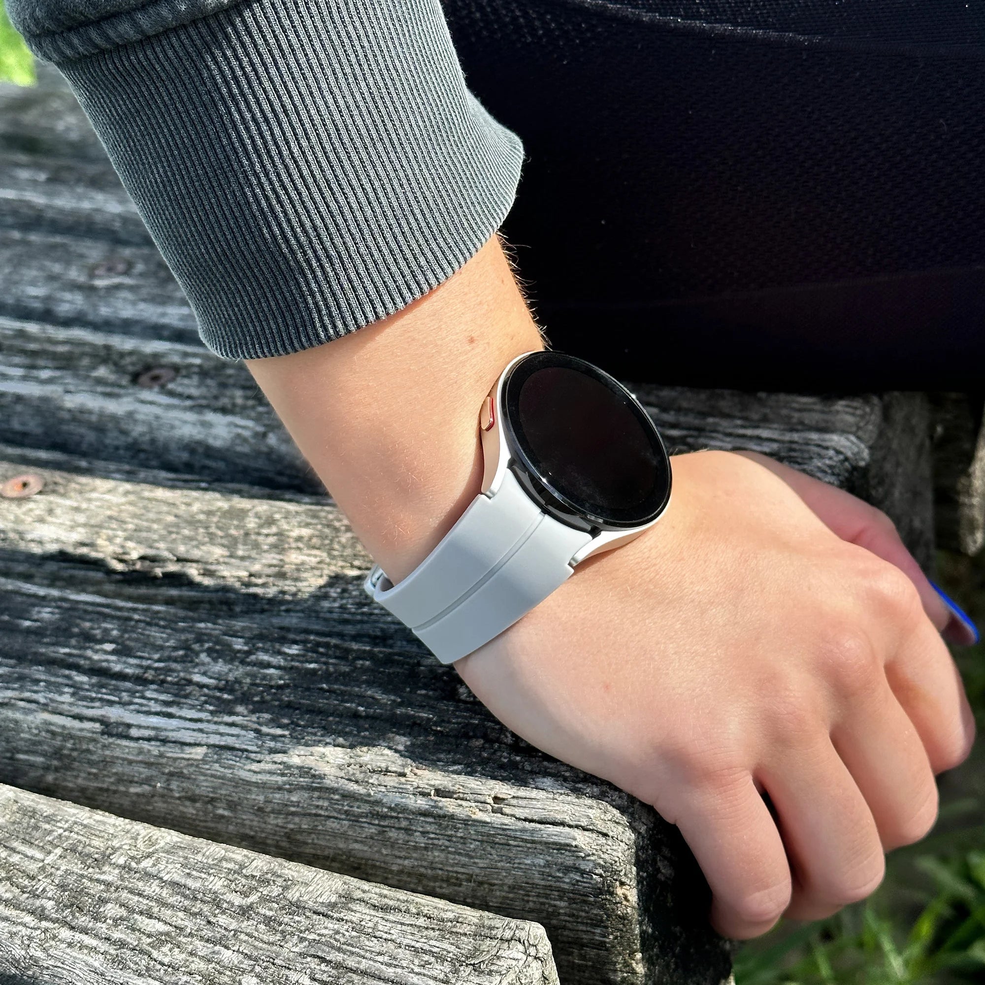 Bracelet sport magnétique Samsung Galaxy Watch 7 - 44mm (gris)