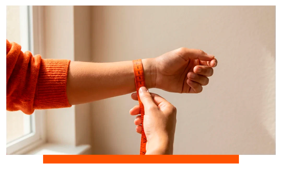 How do you determine the size of your smartwatch?