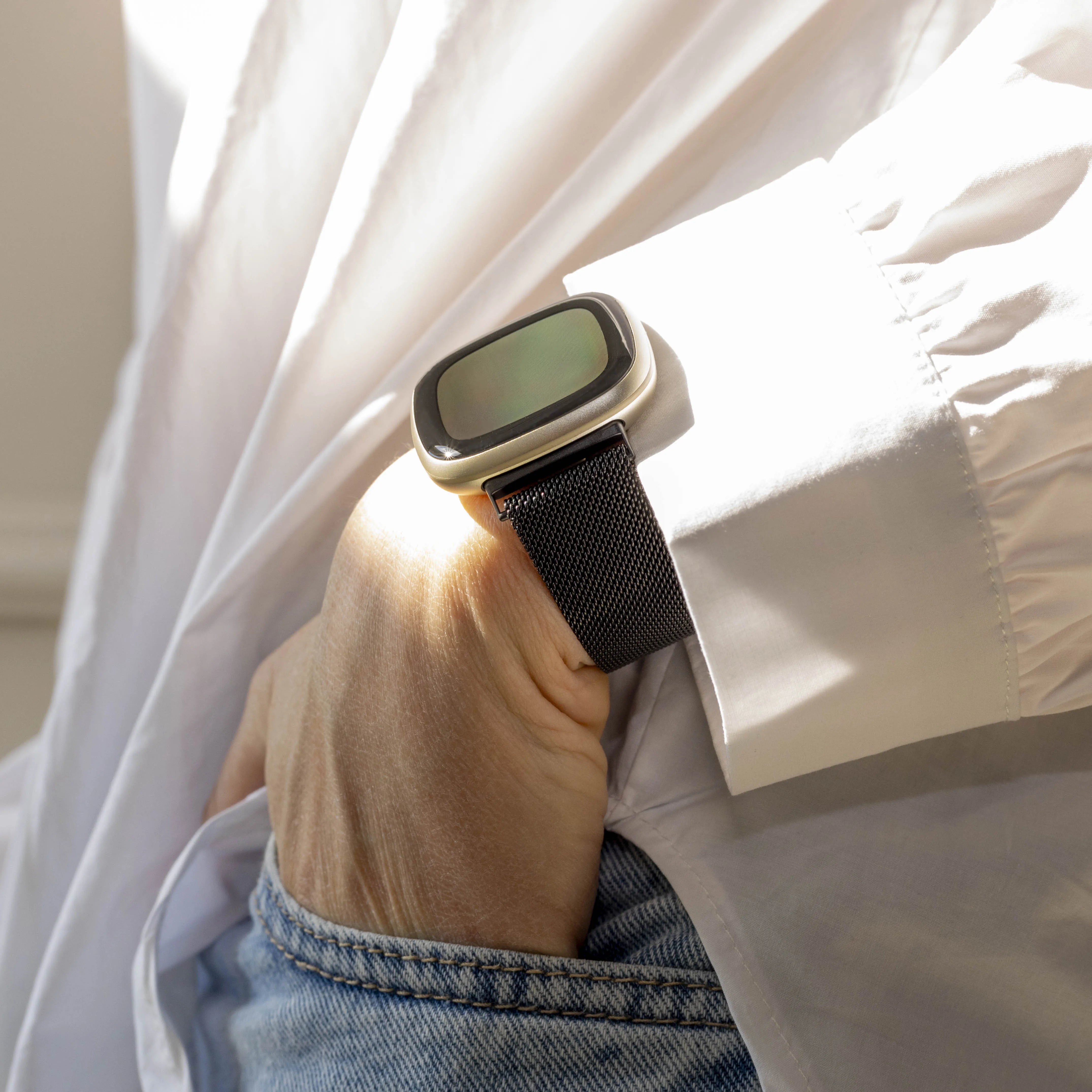 Bracelet Milanaise Fitbit Versa 4 (noir)