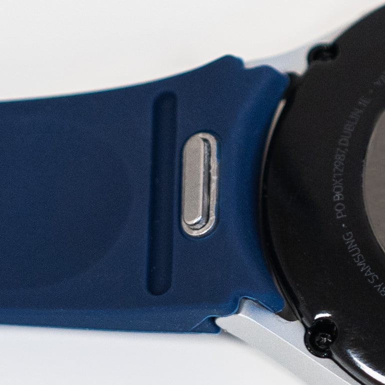 Bracelet silicone 'One push' Samsung Galaxy Watch 4 40mm (bleu foncé)