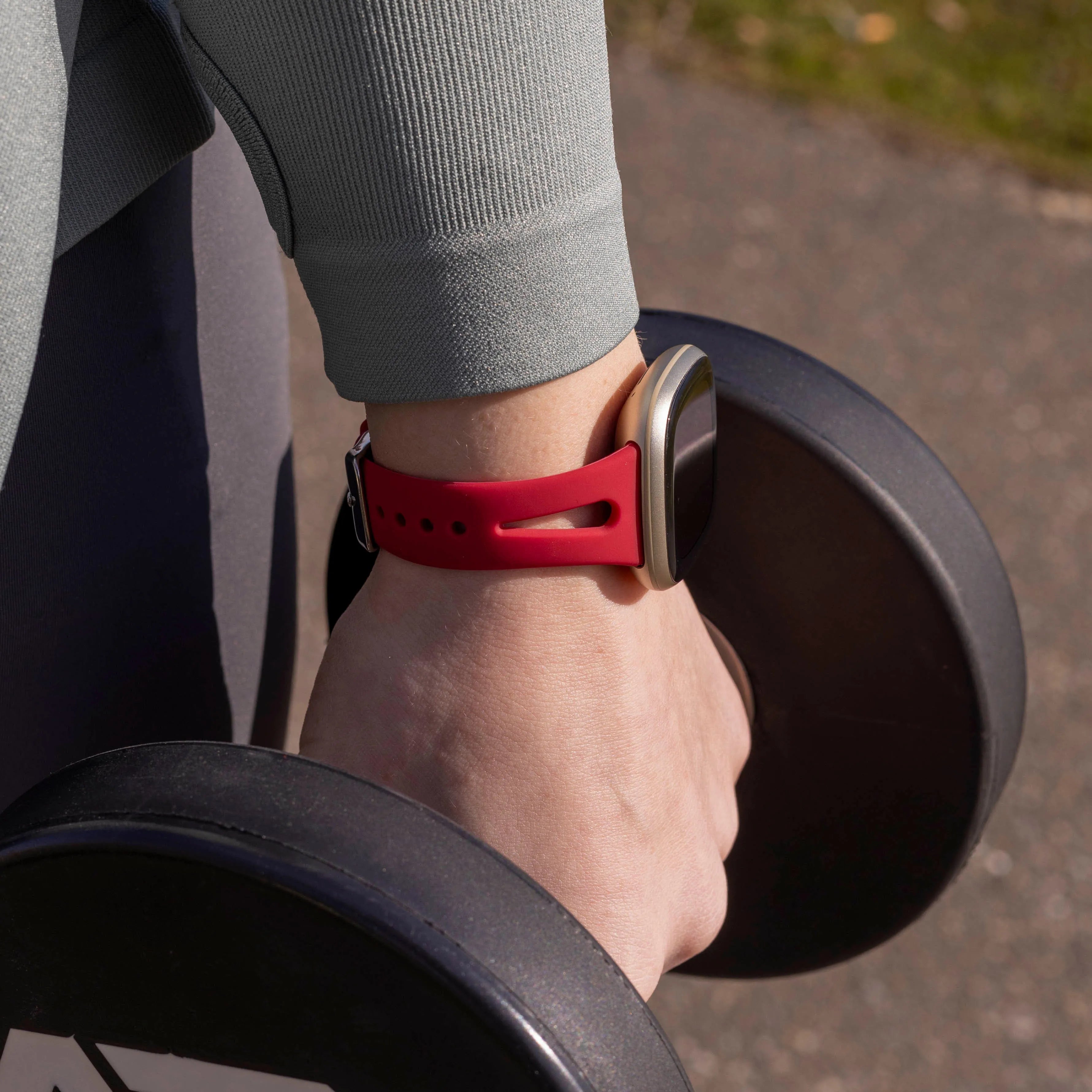 Bracelet silicone de luxe Fitbit Versa 4 (rose-rouge)