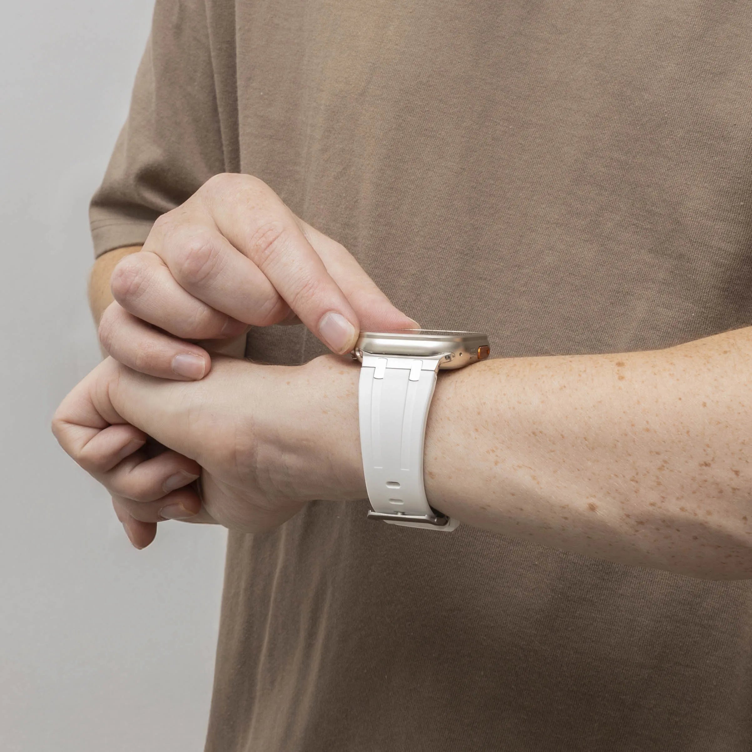 Bandz Bracelet silicone 'Luxe Liquid' Apple Watch (blanc avec argent)
