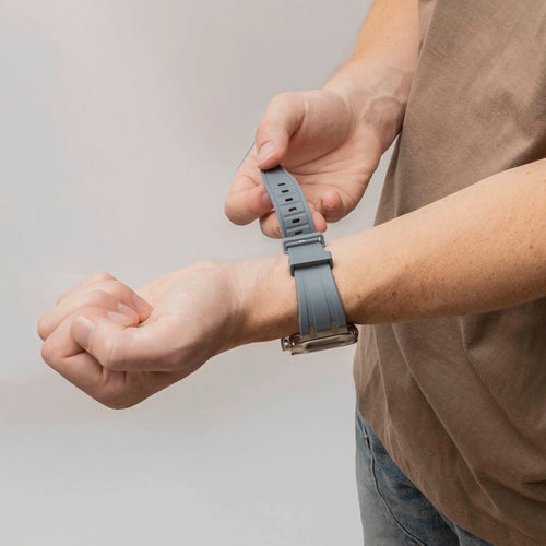Bracelet silicone de luxe liquide Apple Watch (gris foncé avec titane)