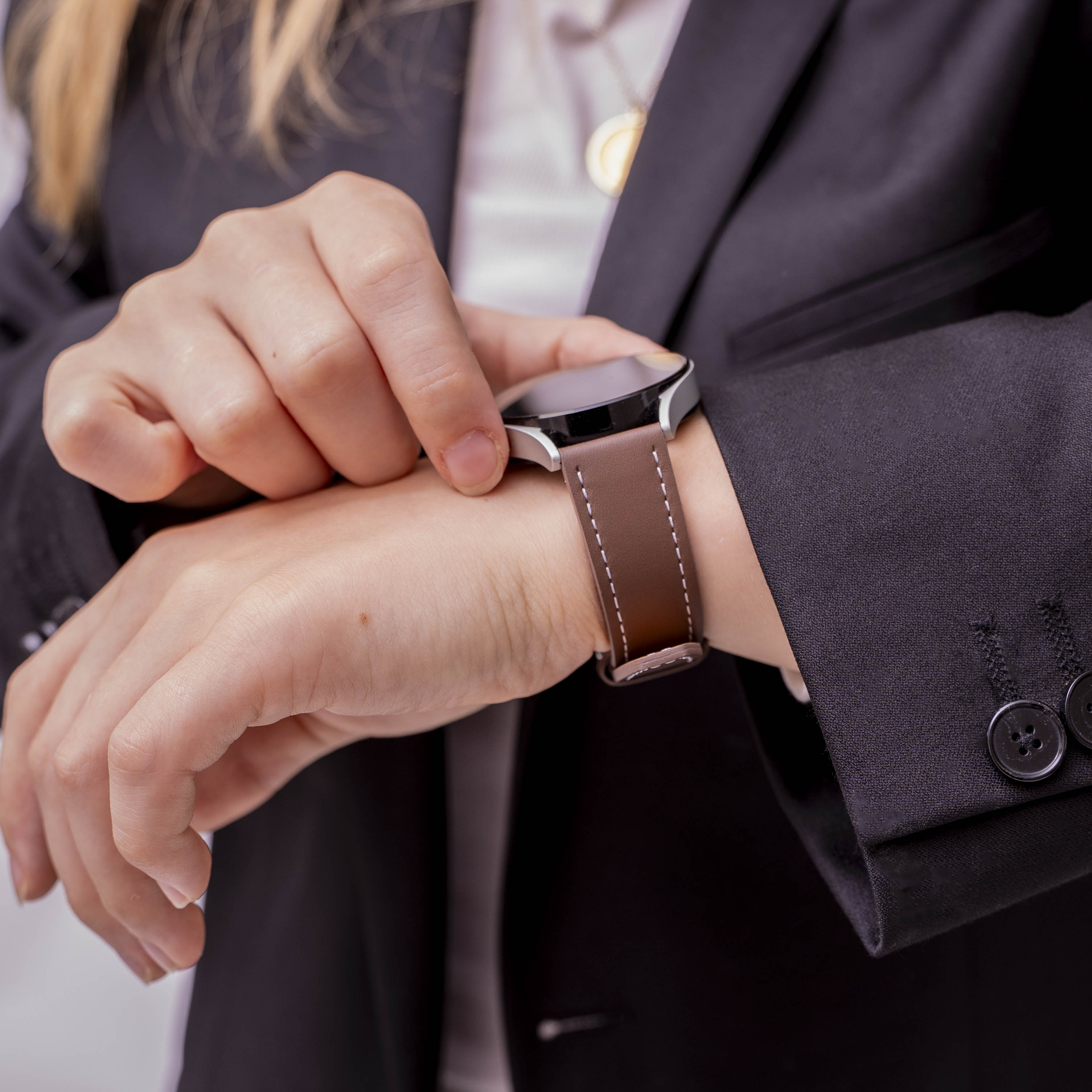 Bracelet cuir 'One Push' Samsung Galaxy Watch 6 Classic 43mm (marron foncé)