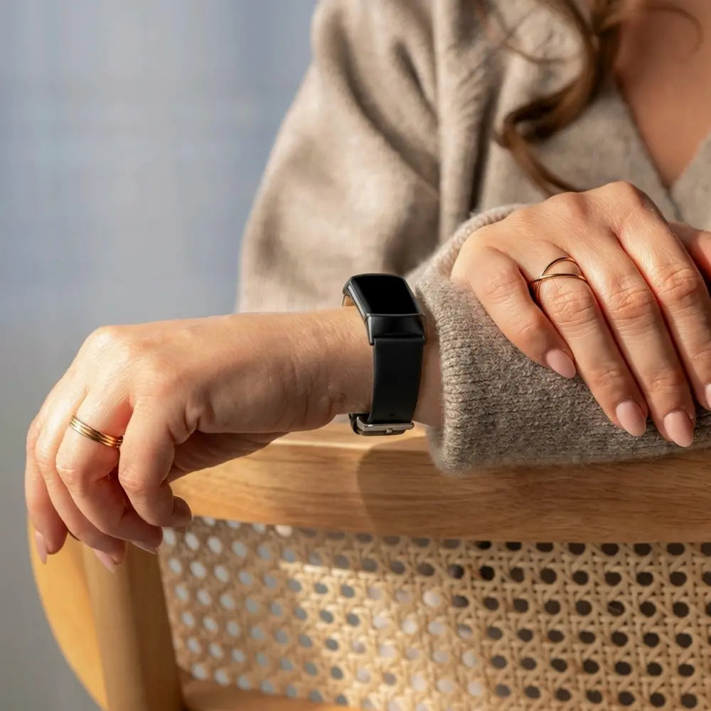 Bandz Fitbit Charge 5 genuine leren band (zwart)