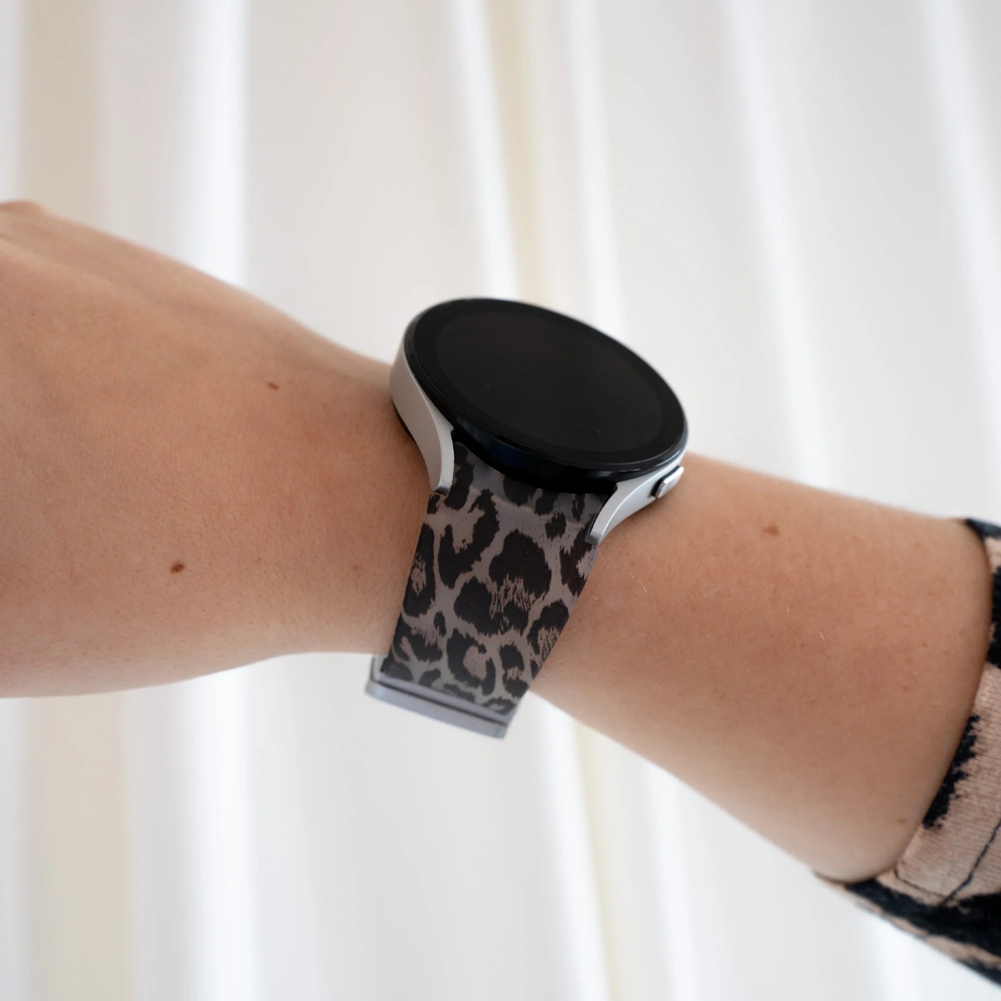 Luminous Leopard Samsung Galaxy Watch 5 Pro Magnetic Strap