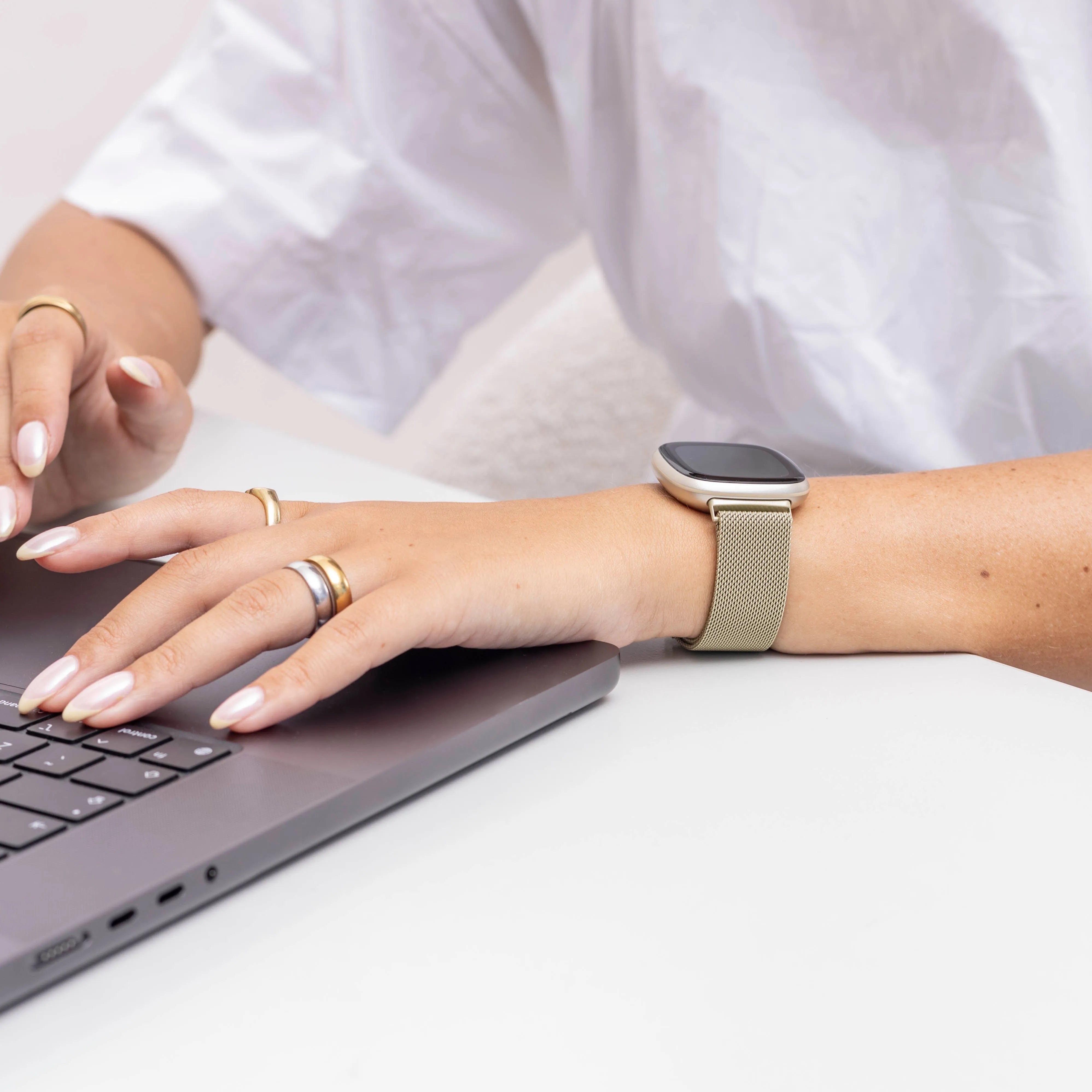 Bracelet Milanais Fitbit Versa 3 (or clair)
