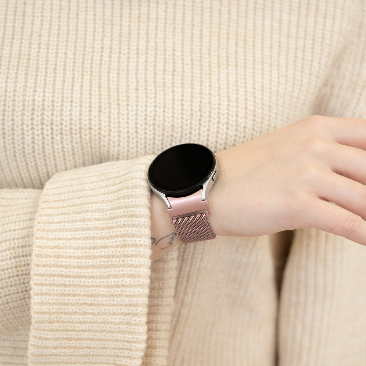 Milanese Strap 'One Push', pink, lifestyle photo
