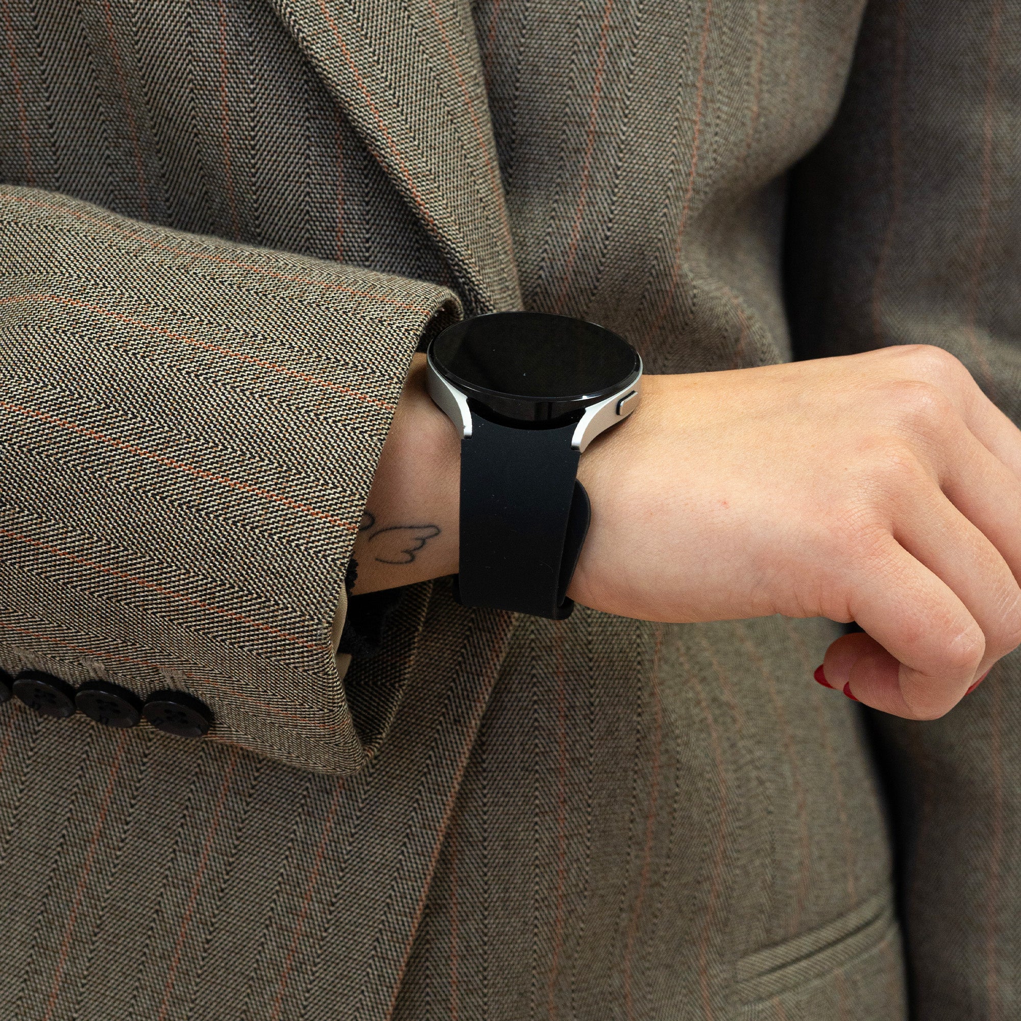 Silicone Strap 'One Push', black, lifestyle photo