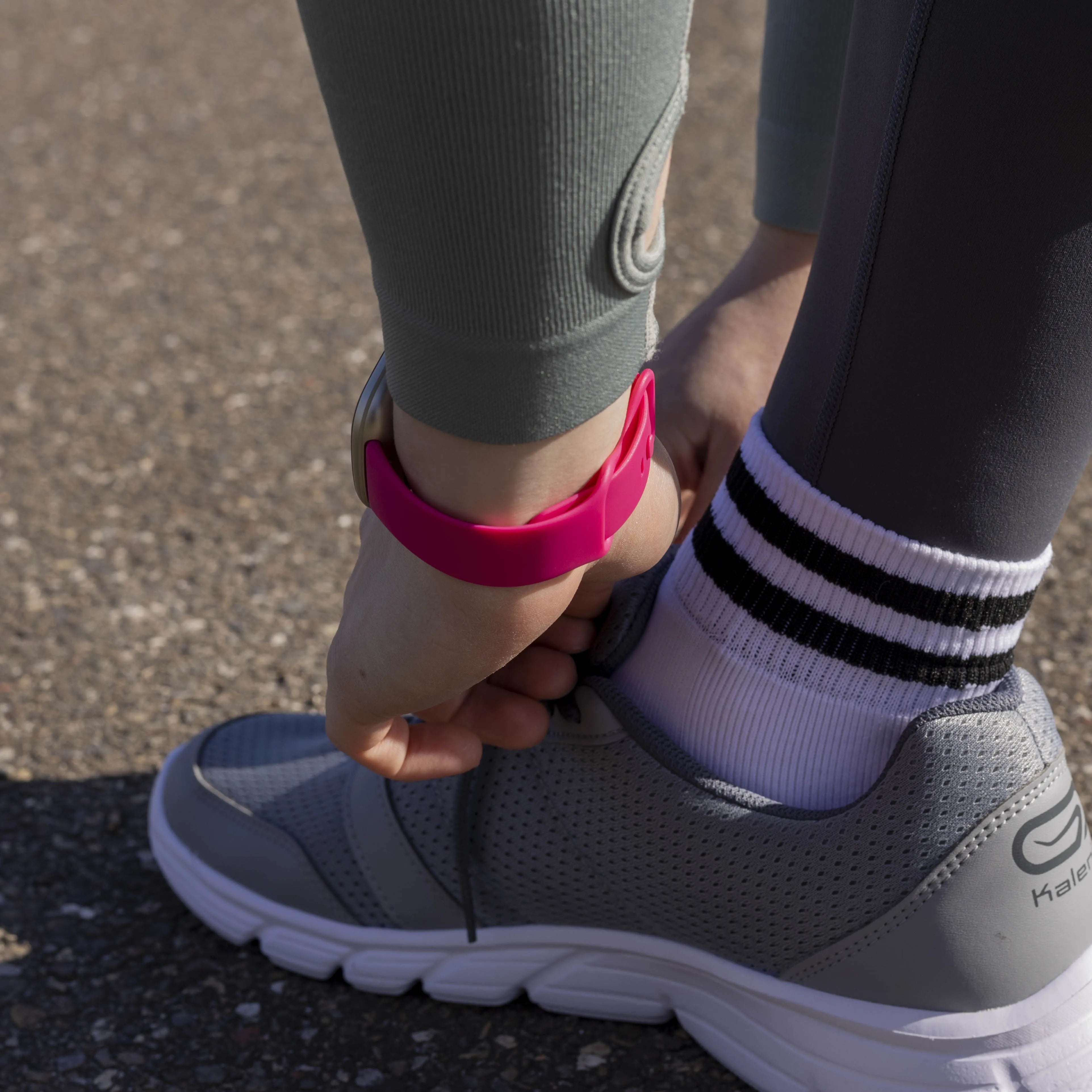 Bracelet silicone classique Fitbit Versa 4 (rose vif)