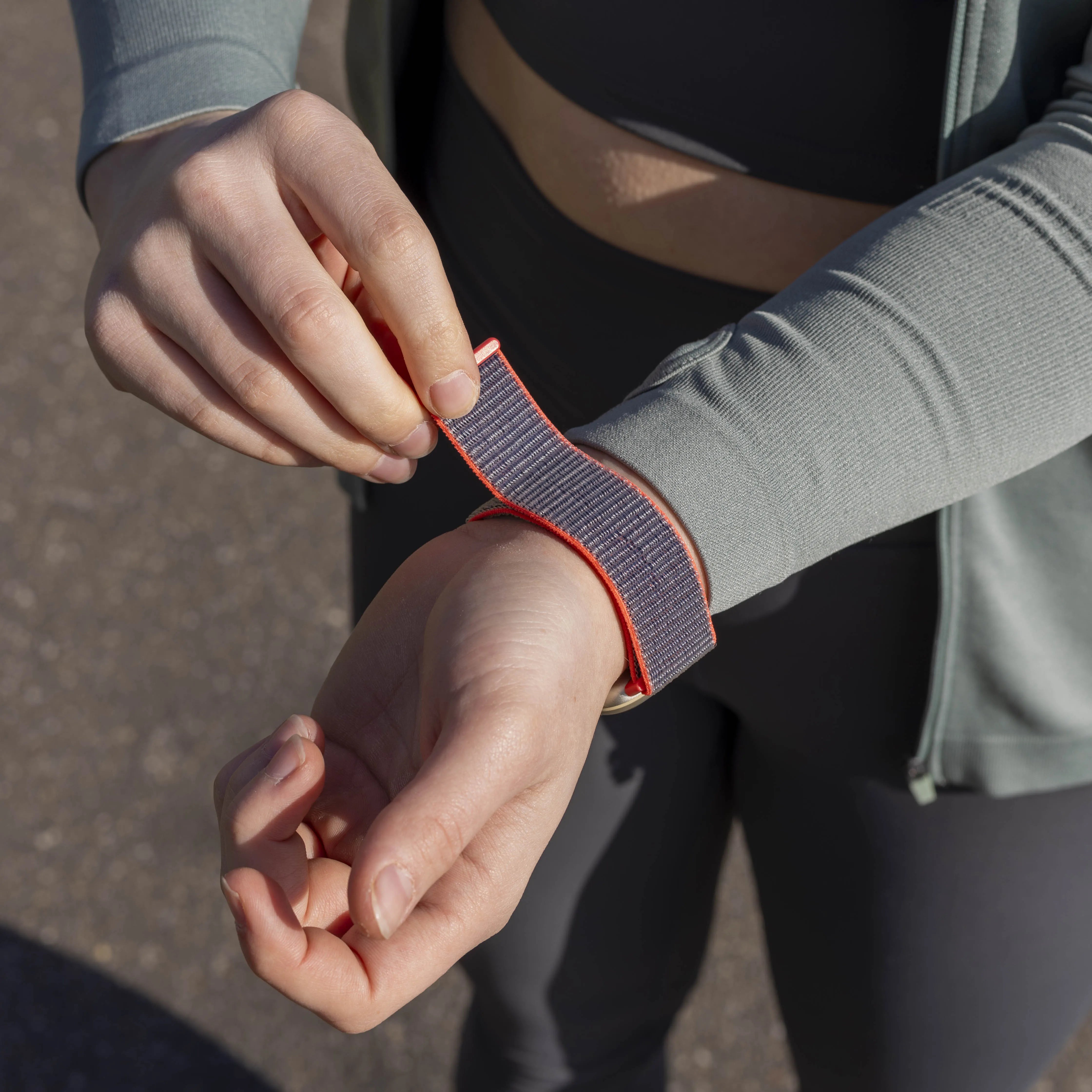 Bracelet nylon Fitbit Versa 3 (rose et gris)