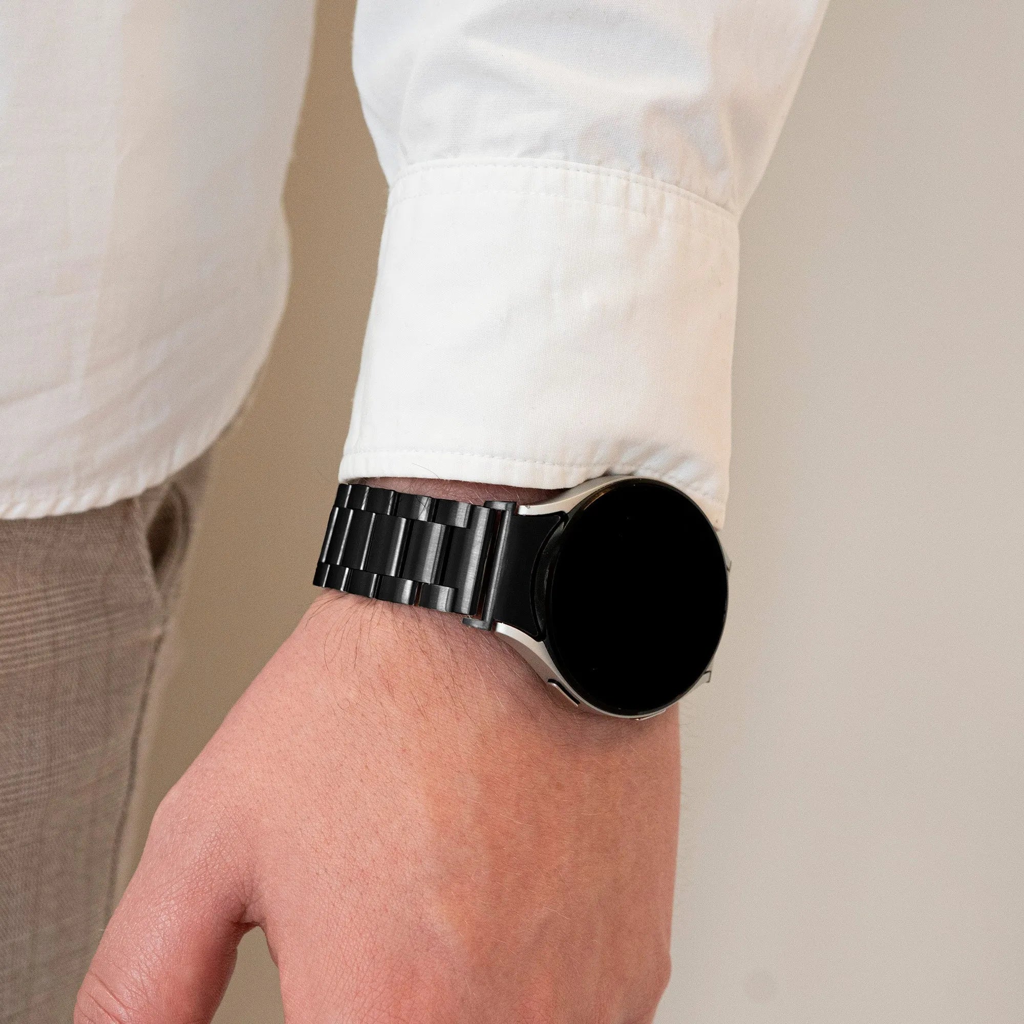 Steel Strap 'One Push', black, lifestyle photo