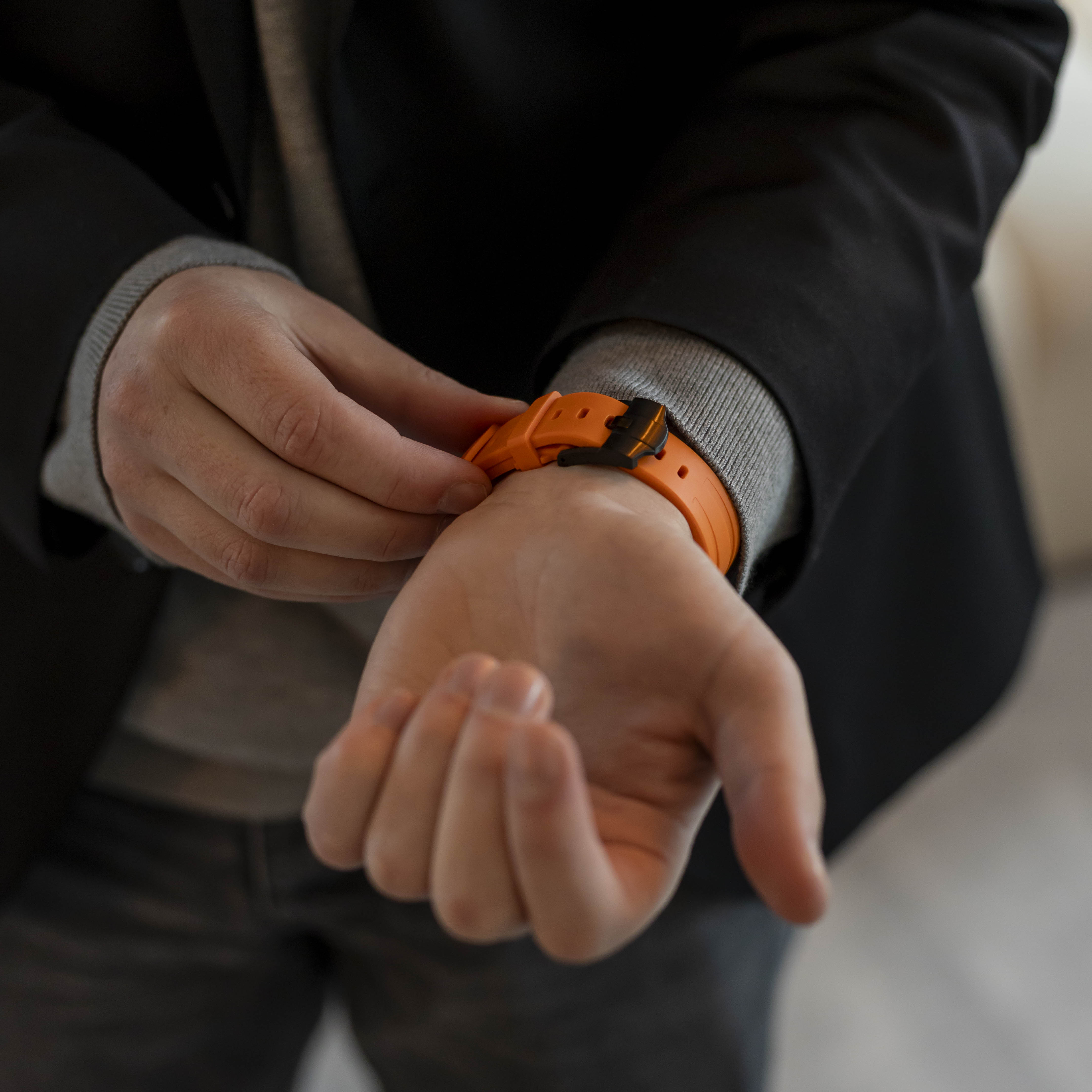 Bandz Bracelet silicone 'Luxe Liquid' Samsung Galaxy Watch Ultra (orange avec noir)