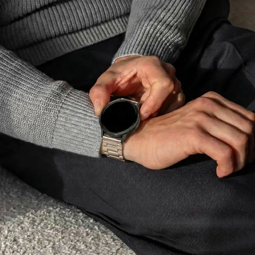 Bracelet acier Garmin Vivoactive 5 (lumière stellaire)