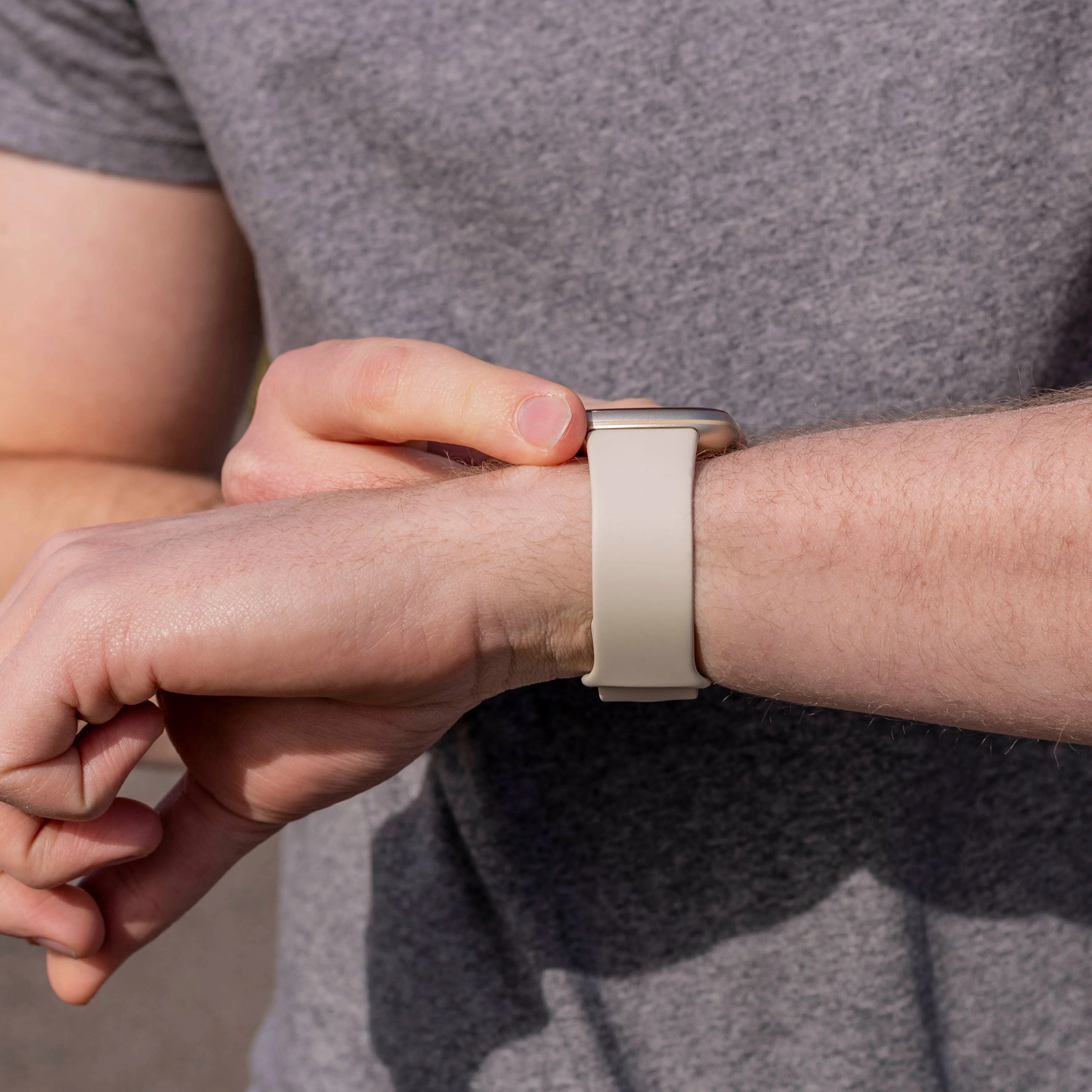 Bracelet silicone classique Fitbit Versa 3 (blanc cassé)