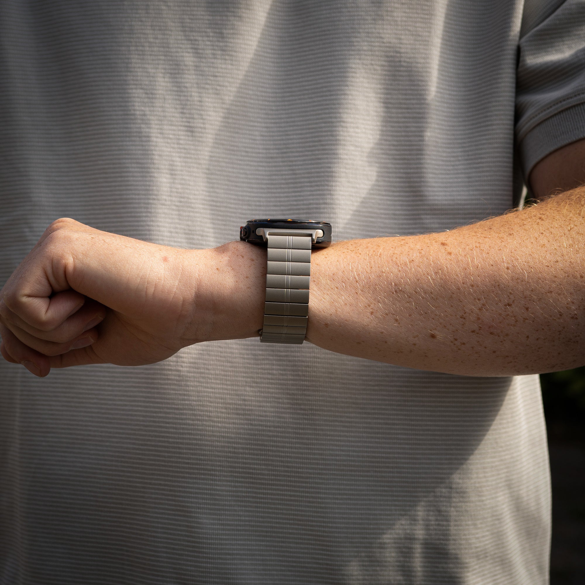 Bracelet métal de luxe Samsung Galaxy Watch Ultra (coleur titane)