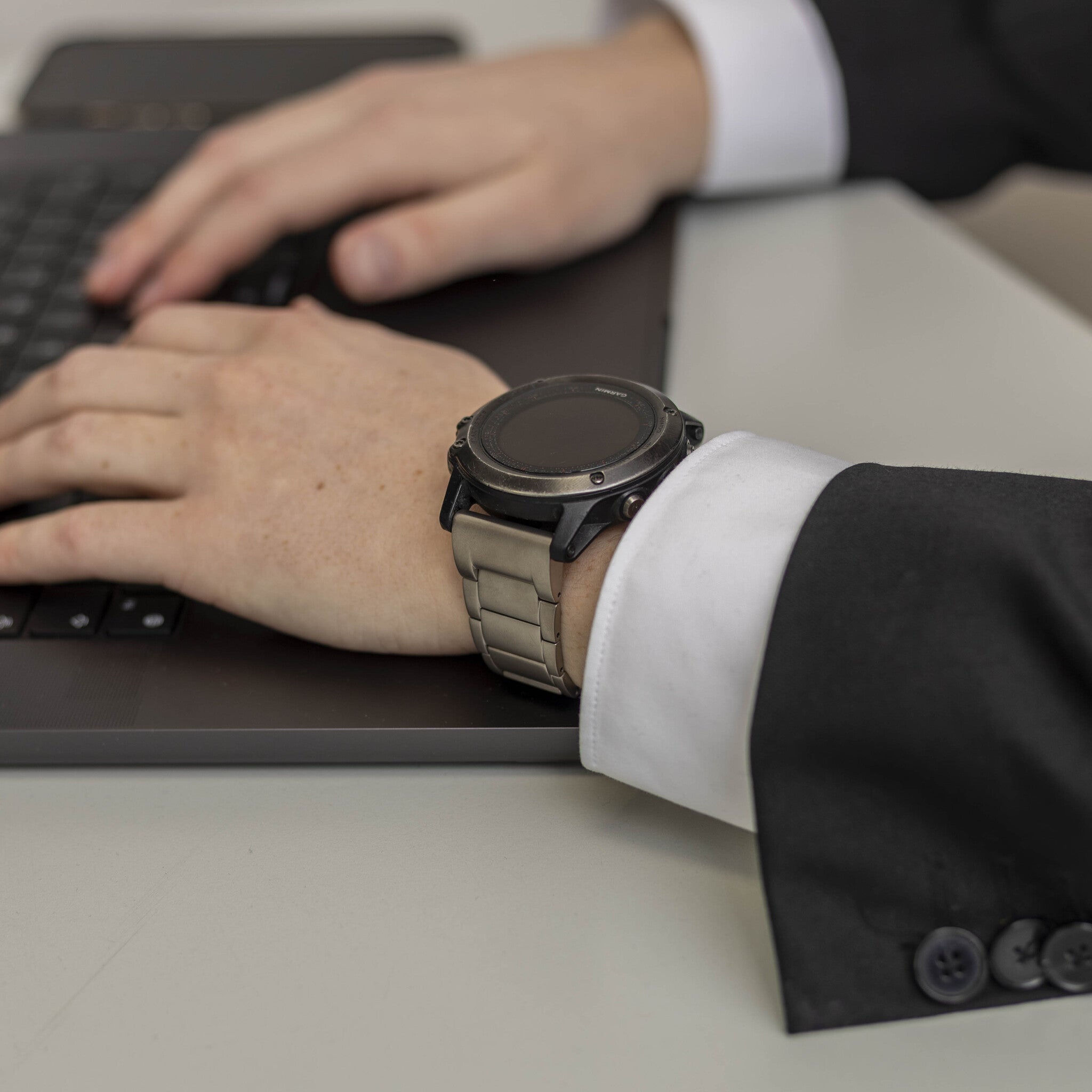 Bracelet titane magnétique Garmin D2 Delta (titane)