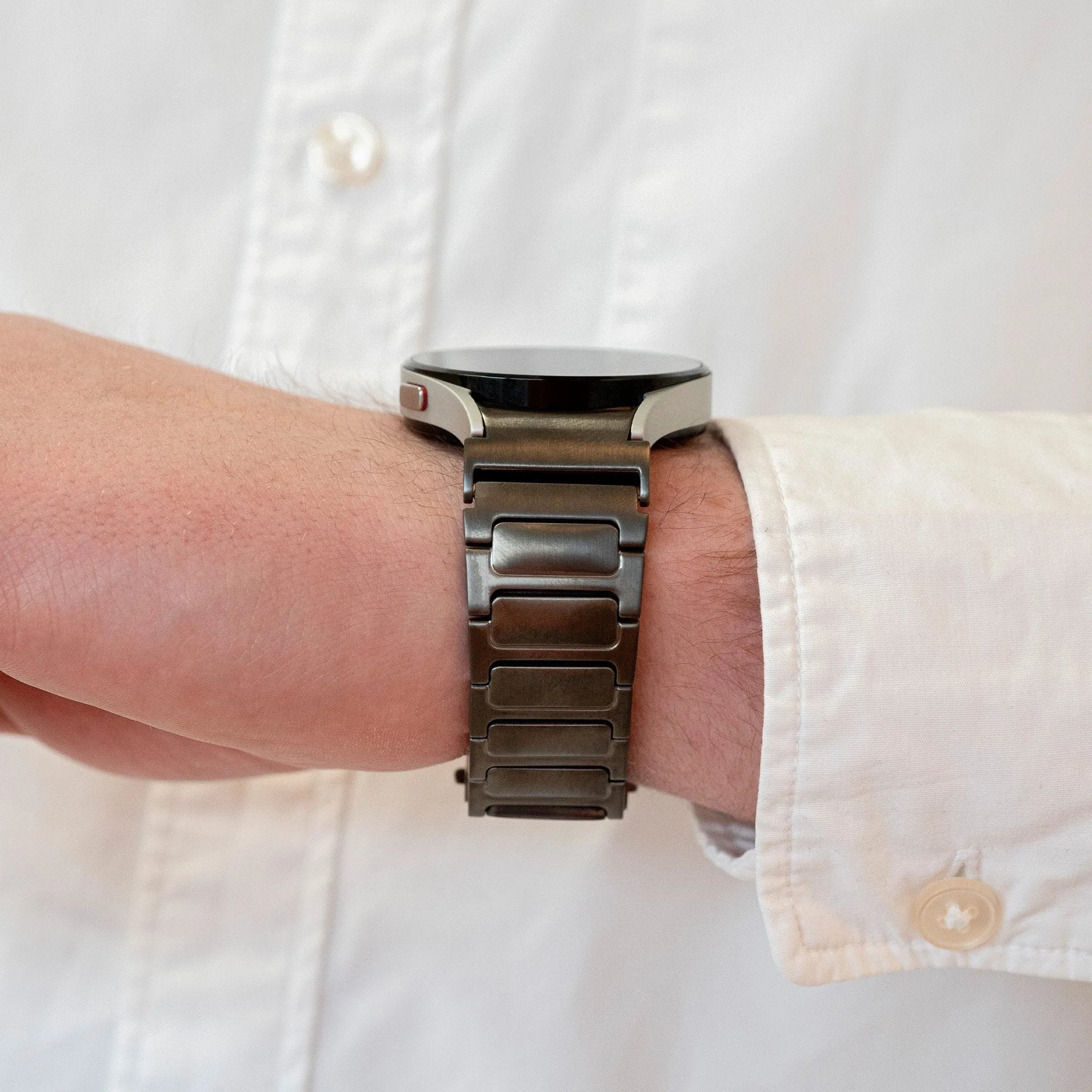 Titanium Strap 'One Push', graphite, lifestyle photo