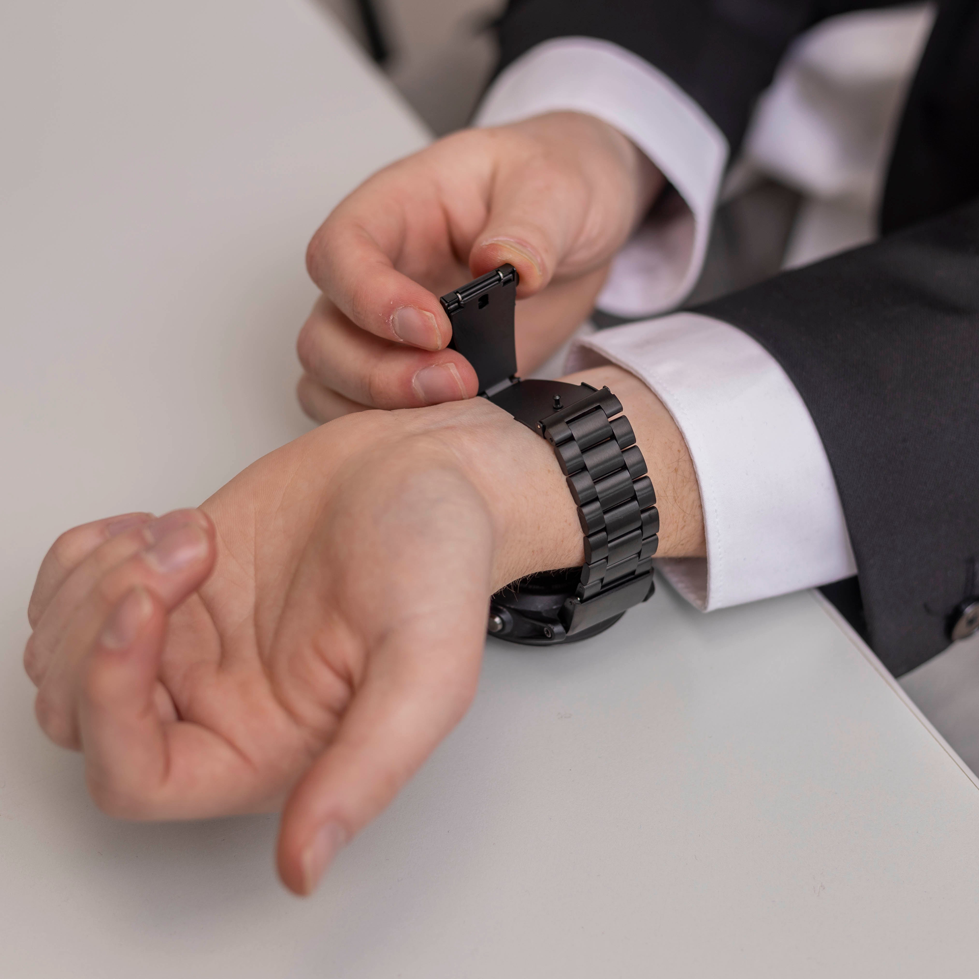 Bracelet acier Garmin Enduro 1 / 2 / 3 (noir)