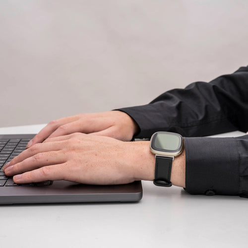 Bracelet cuir Fitbit Sense 2 (serré noir)