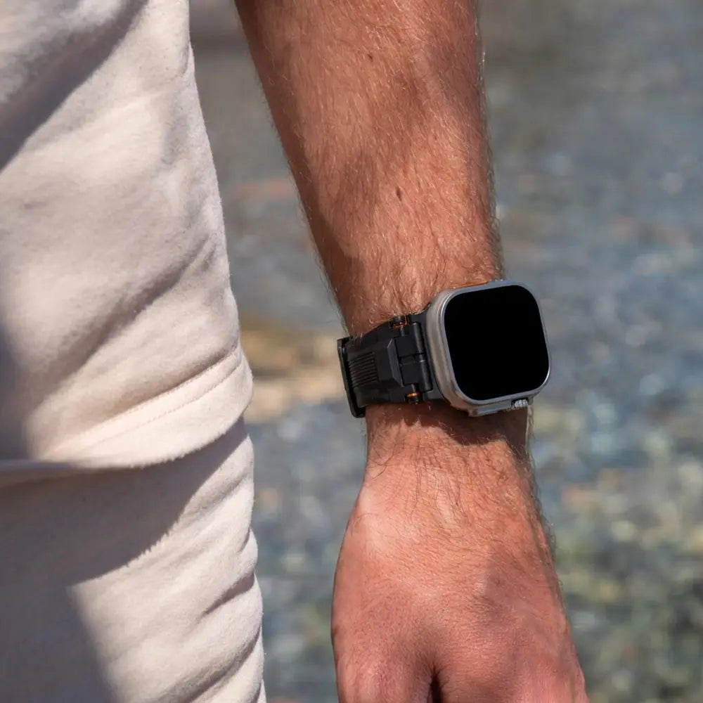 Bandz Apple Watch liquid siliconen band 'Explorer' (zwart met zwart)